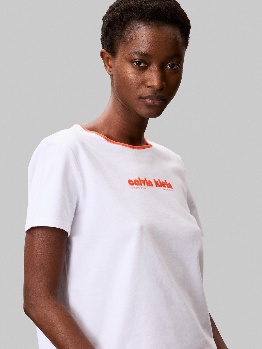 CALVIN KLEIN JEANS<br>Camiseta de manga curta com logo retrô