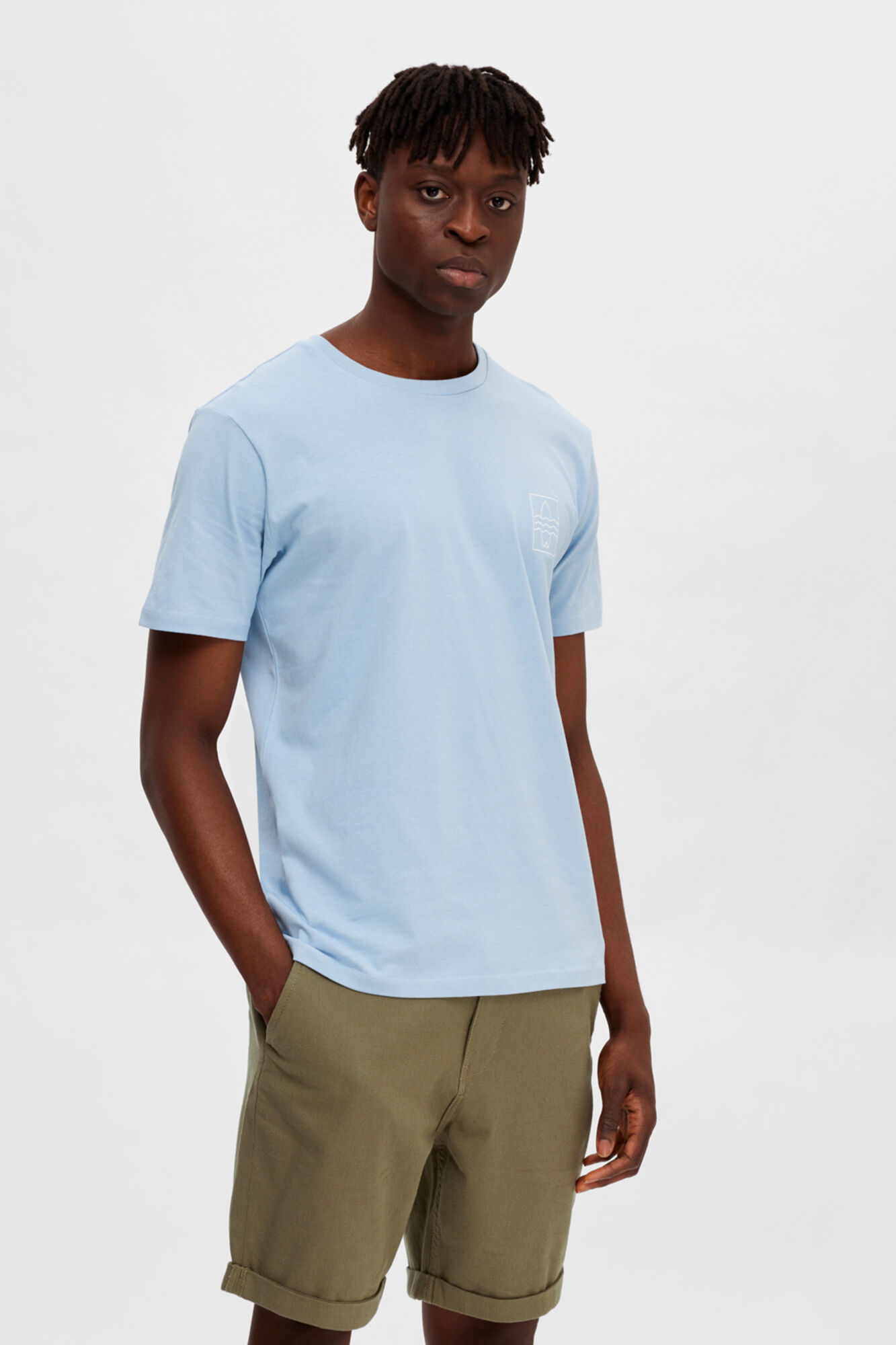 Camiseta de manga curta em algodão orgânico com detalhe de logotipo. - Verde