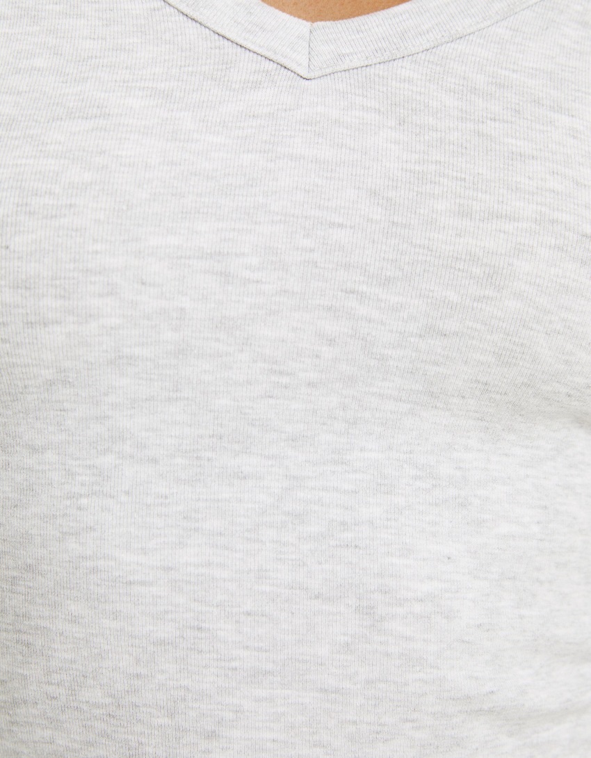 Camiseta de manga comprida com decote em V