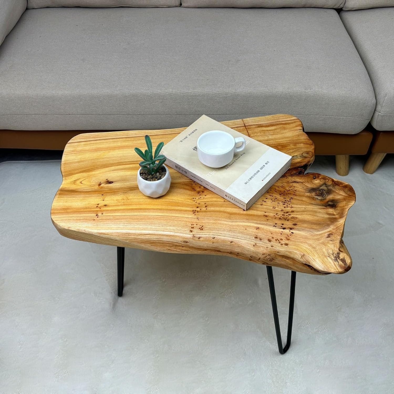 Live Edge Couchtisch, einzigartiger Couchtisch aus Echtholz, Beistelltisch aus Naturholz mit Metall-Haarnadelbeinen, 58,4 cm B x 34,3 cm T x 43,2 cm H für Wohnzimmer, Schlafzimmer, Büro