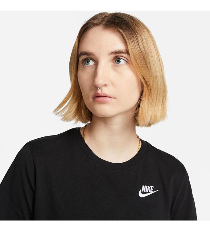 Nike Women Sportswear Club Essentials T-Shirt