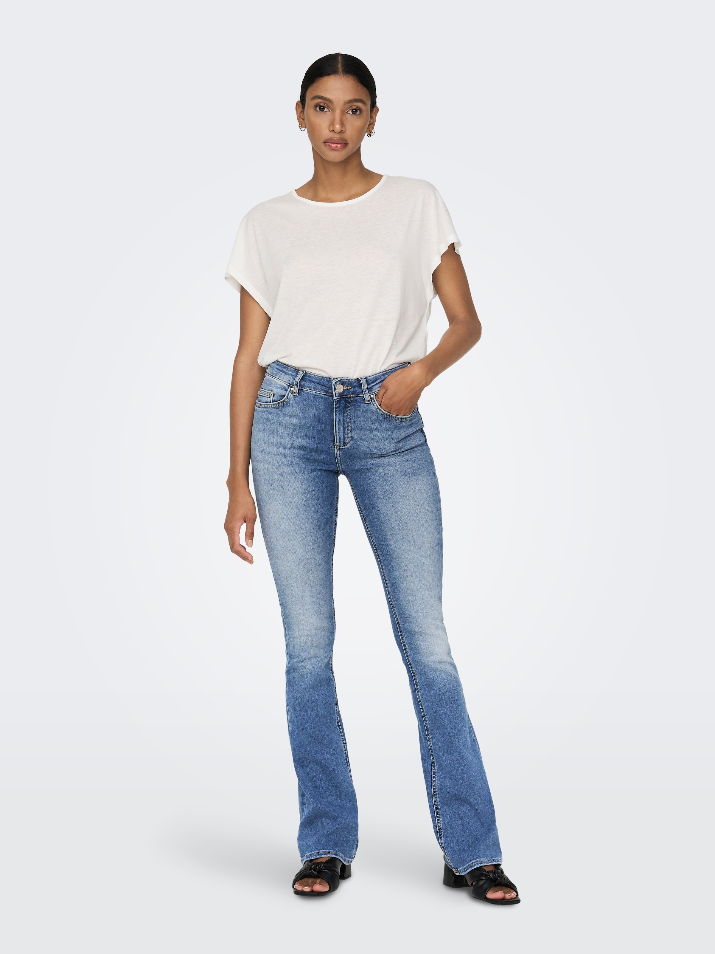 ONLY Bootcut-Jeans »ONLBLUSH – Bootcut-Jeans mit ausgestelltem Bein«, bootcut fit, modisch, Denim, Baumwollmischung
