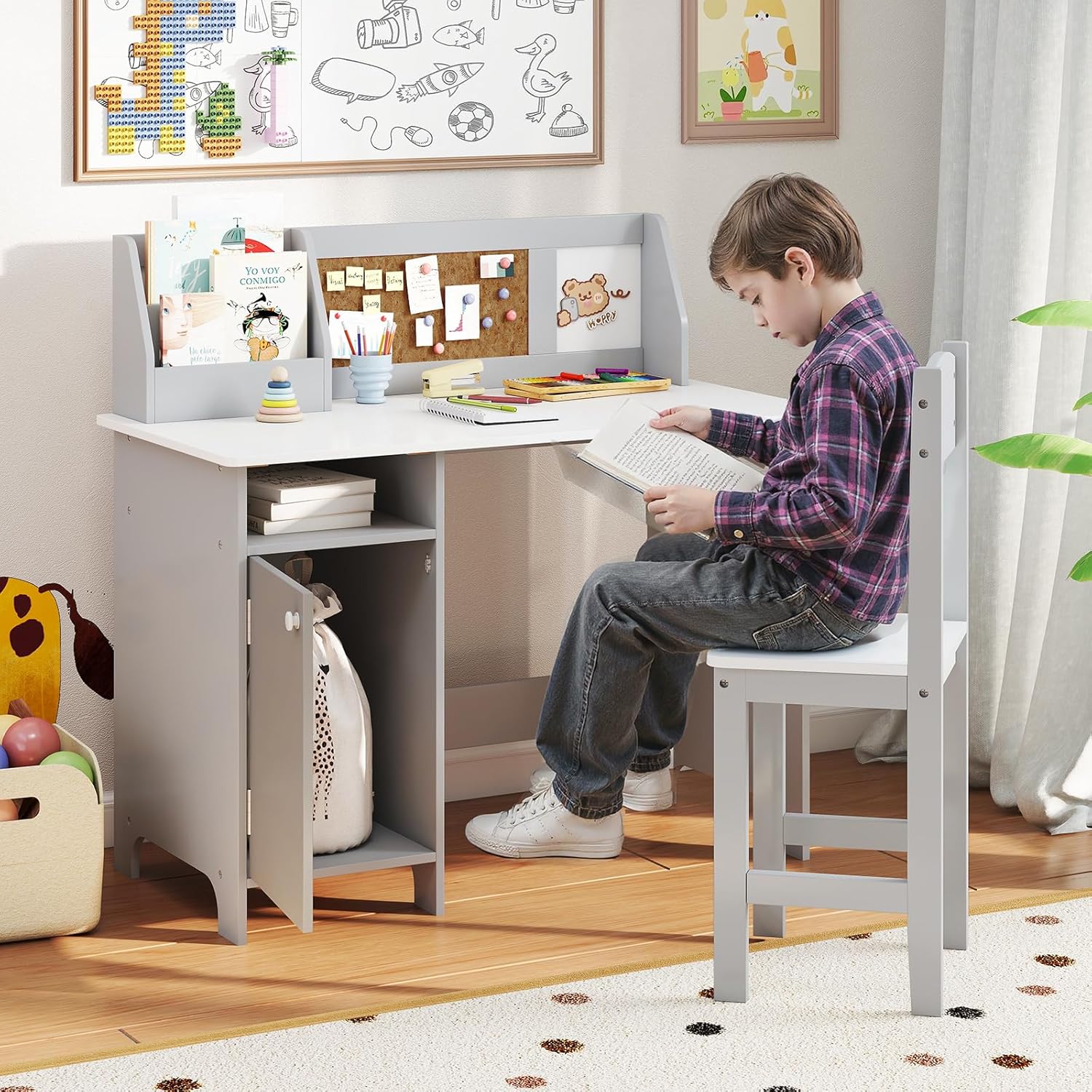COSTWAY Kinderschreibtisch Set, Schreibtisch Kinder mit Stuhl aus Holz, Schülerschreibtisch mit Bücherregal, Schrank & Pinnwand, Jugendschreibtisch für Kinder ab 3 Jahren (Mit Pinnwand,Grau)