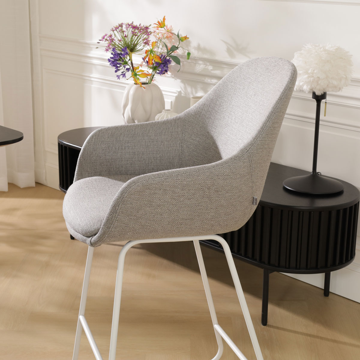 Barkruk Nino-Mae warm grijs - wit onderstel - 65 cm