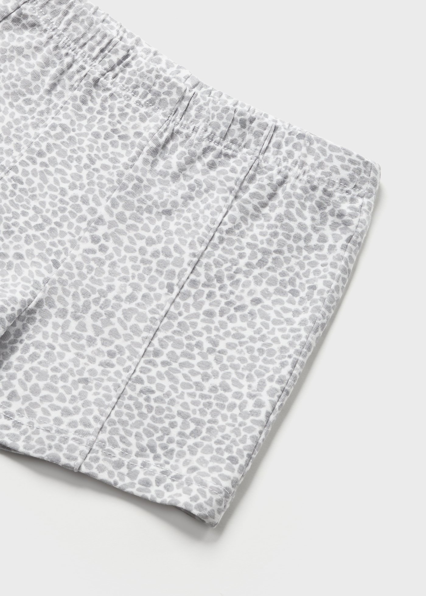 Conjunto de 4 peças em algodão sustentável para recém-nascidos.