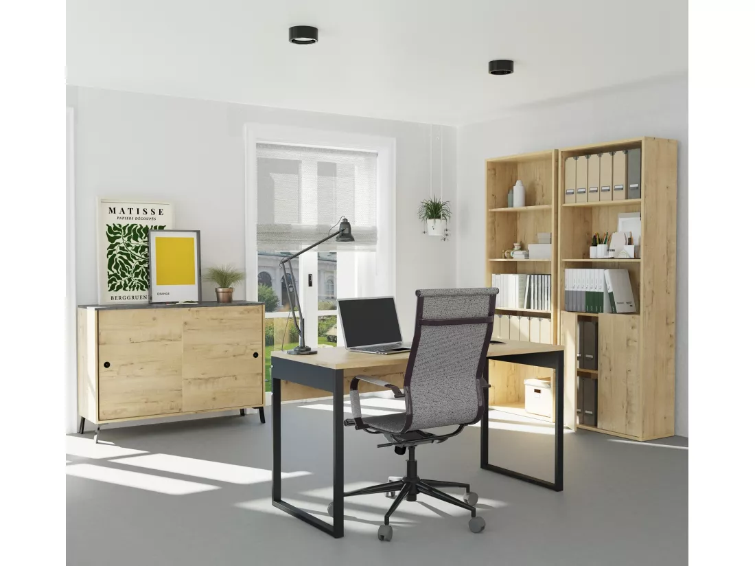 Bureau avec ports USB en aggloméré finition chêne doré et pieds en métal noir - Longueur 135 x Profondeur 60 x Hauteur 76 cm