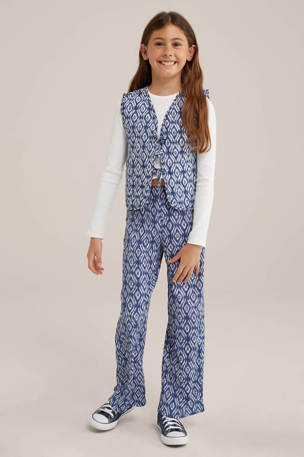 WE Fashion gilet met all over print blauw/wit