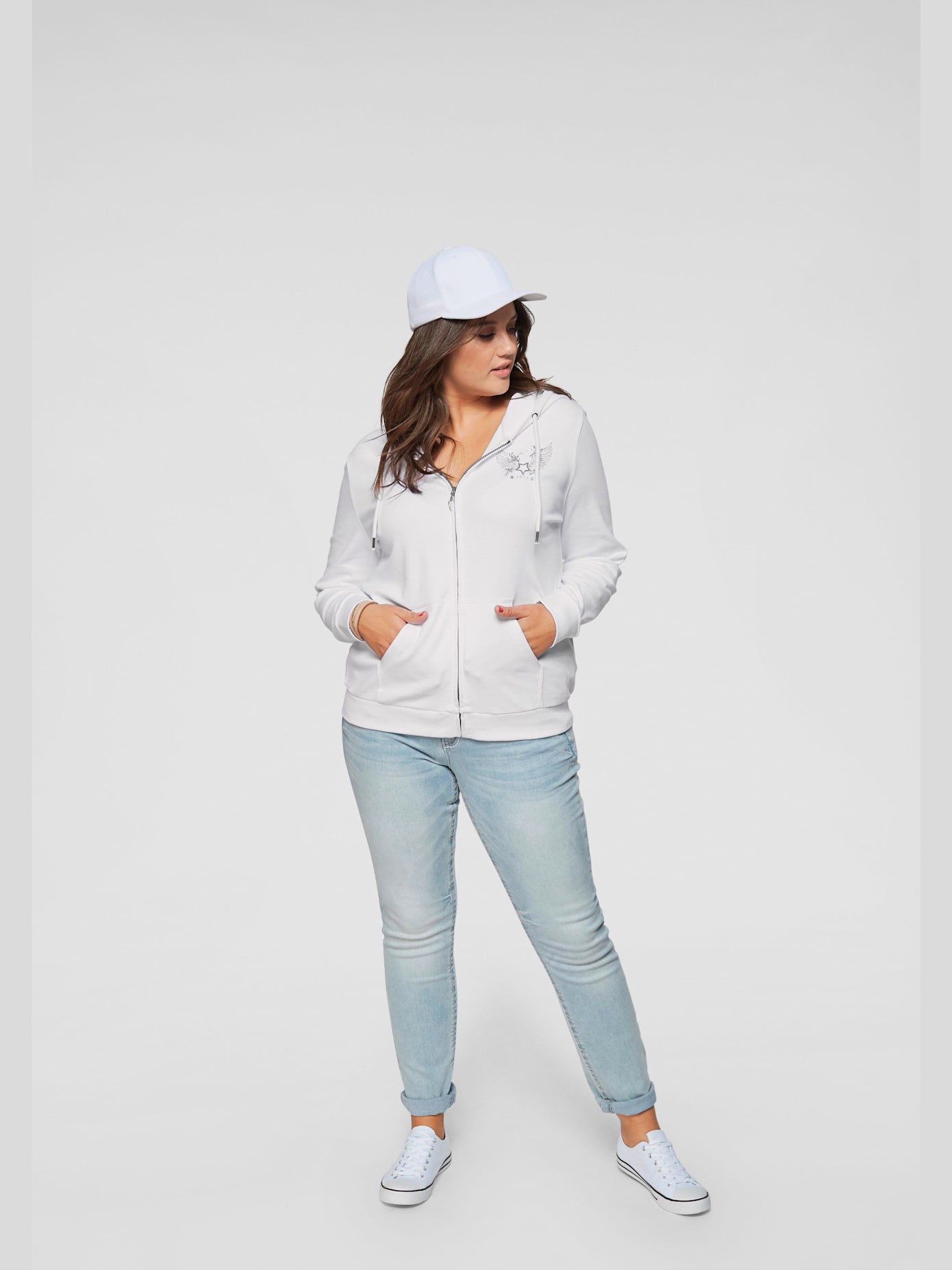 Baskets sneakers basiques parfaites avec un jean