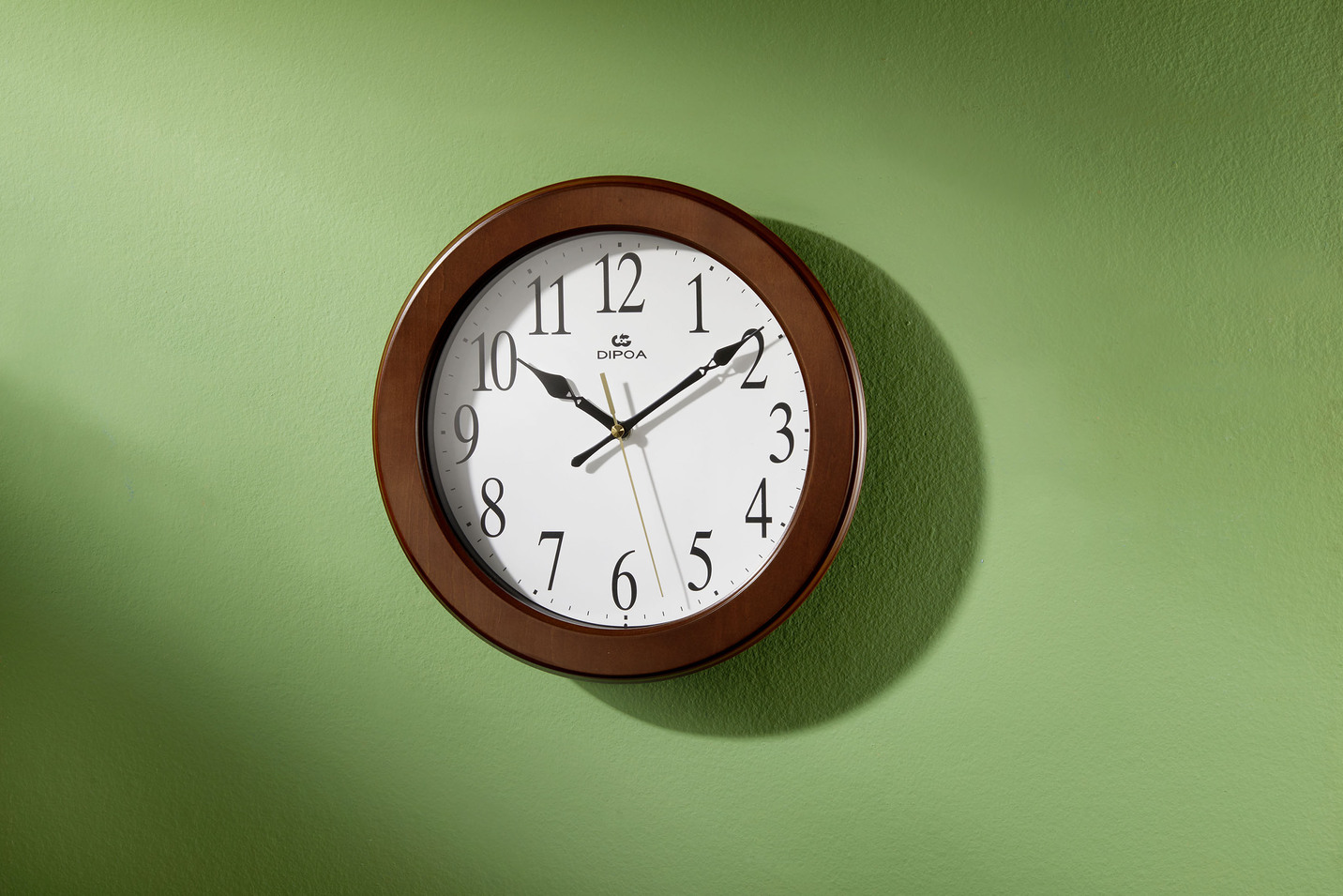 Hochwertige Wanduhr aus Holz