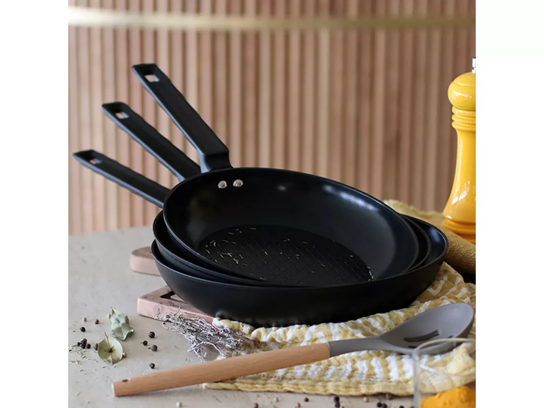 Menastyl - Poele First 24cm En Aluminium Noir Induction