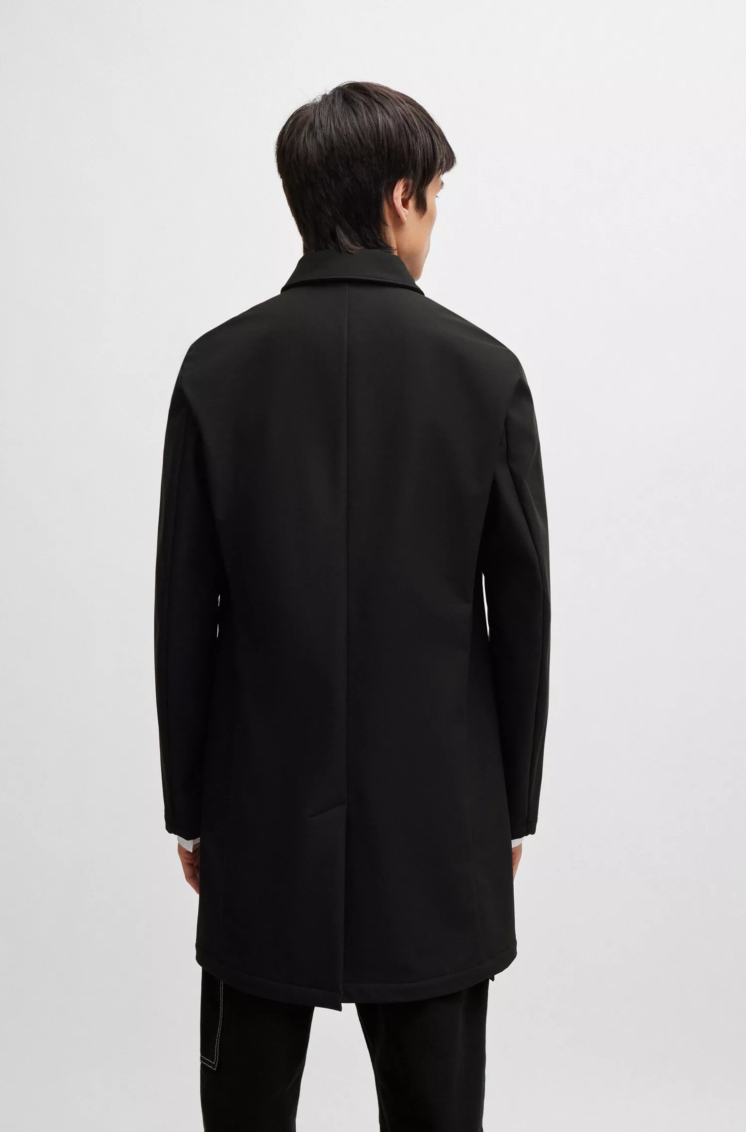 Casaco HUGO vermelho, modelo slim fit, em lona impermeável.