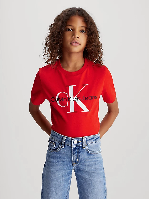 Camiseta infantil com logotipo