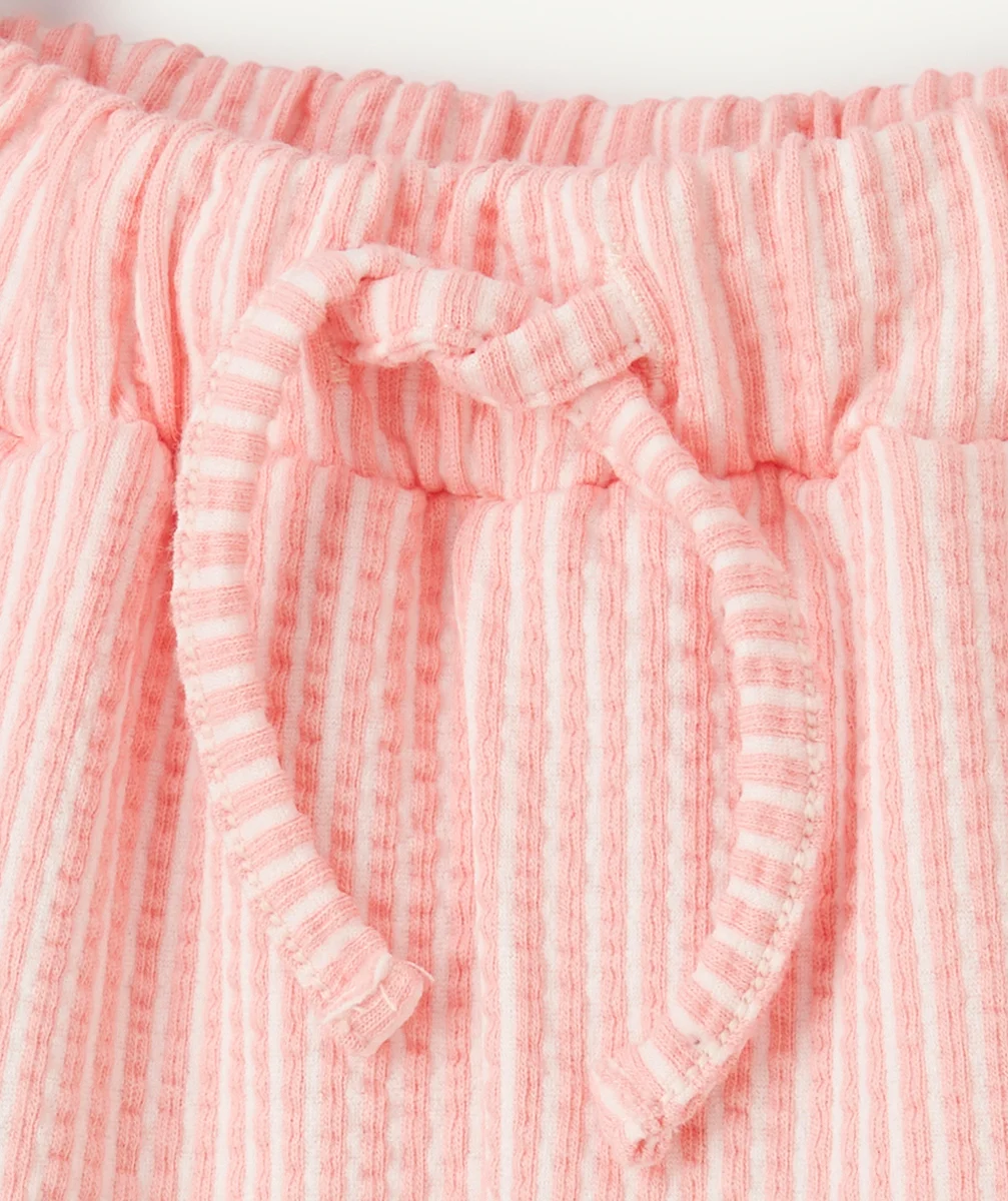 pantalon droit bébé fille en matière gaufrée à rayures roses