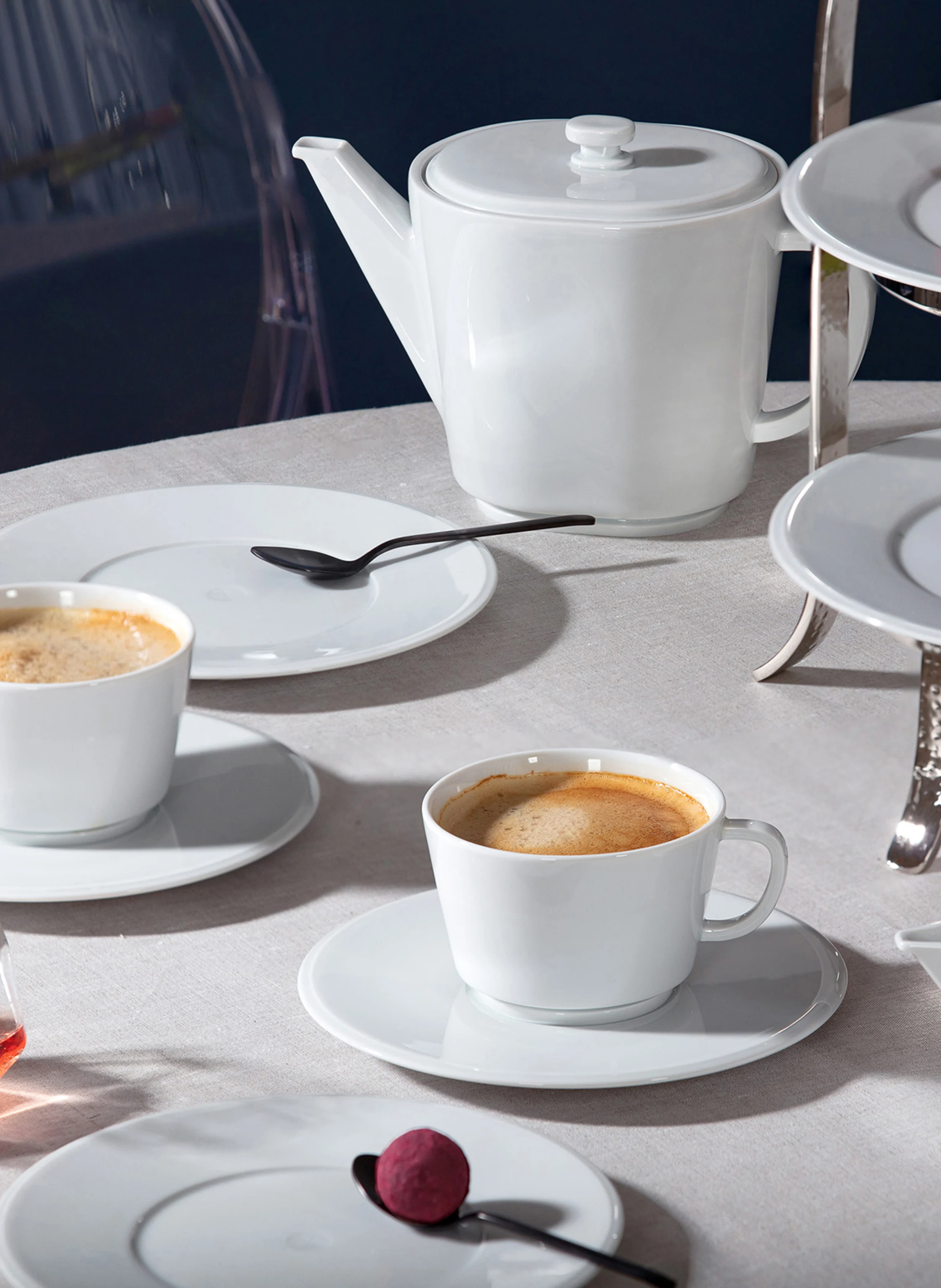 MEISSEN PORZELLAN-MANUFAKTUR Cappuccinotasse VITRUV PUR mit Untertasse