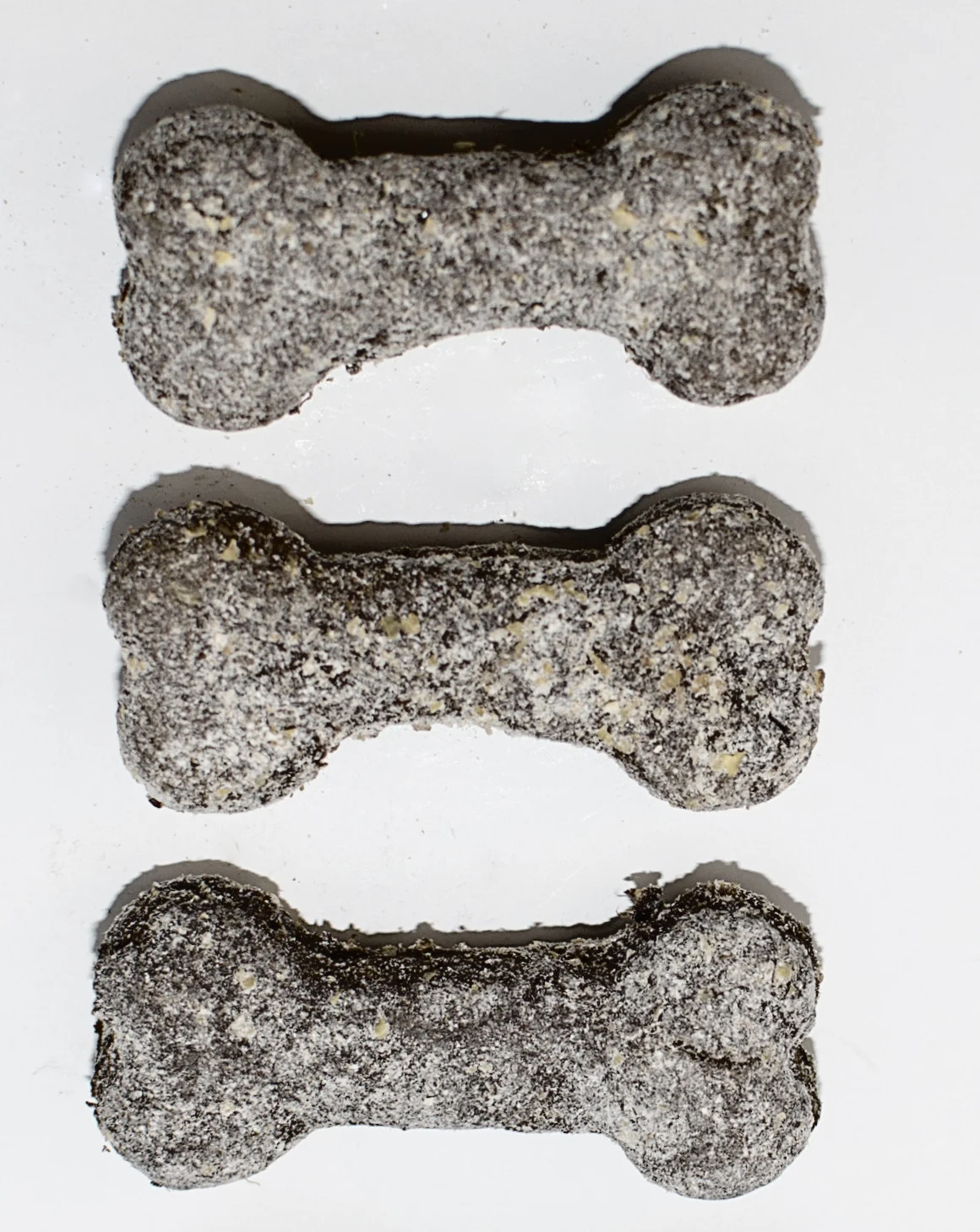 Biscoitos de alfarroba e carne
