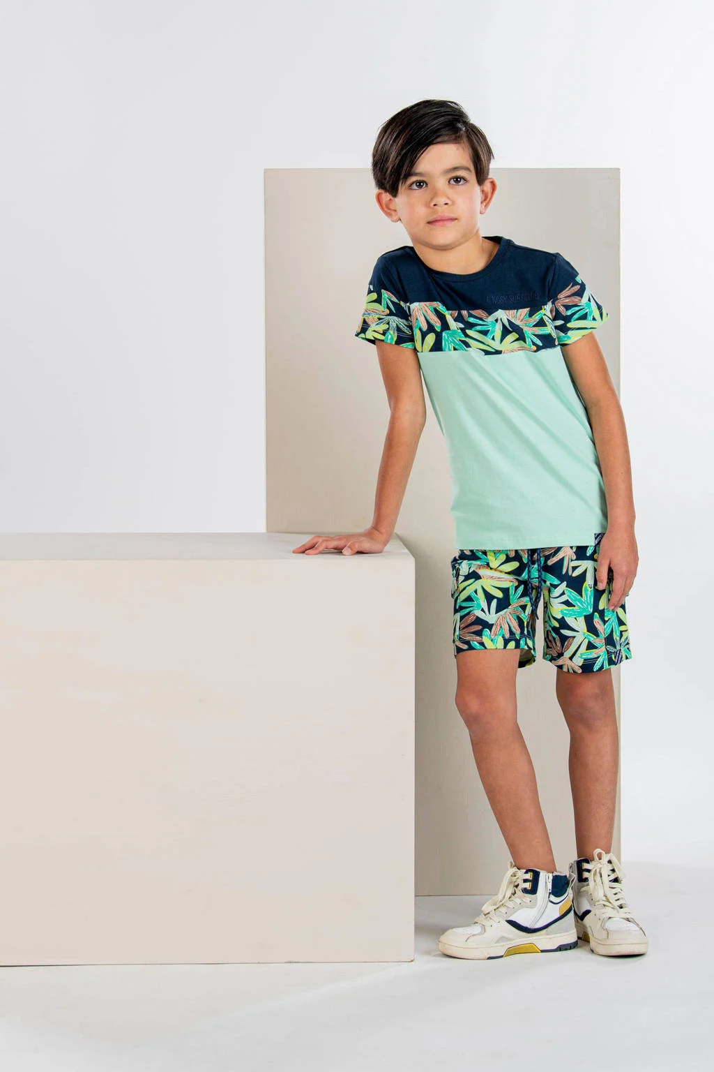 B.Nosy T-shirt met bladprint mintgroen/donkerblauw