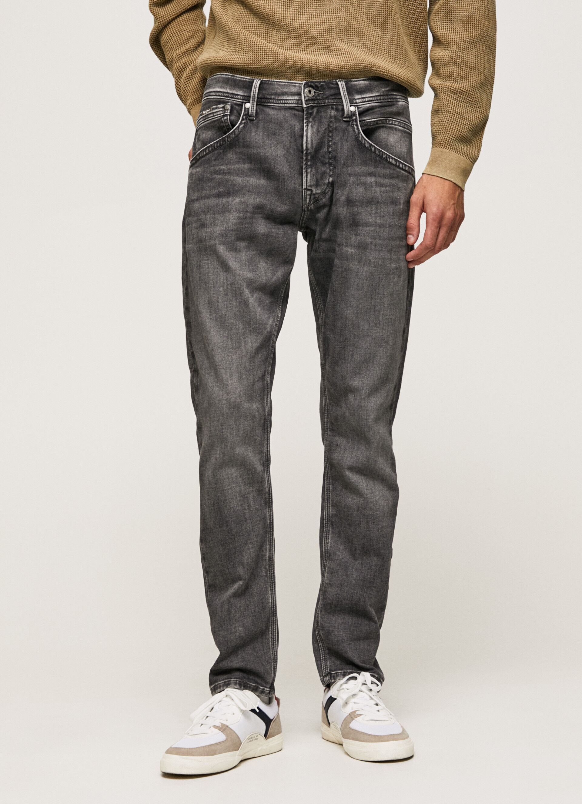Calça jeans estilo esportivo com cintura regular - jeans