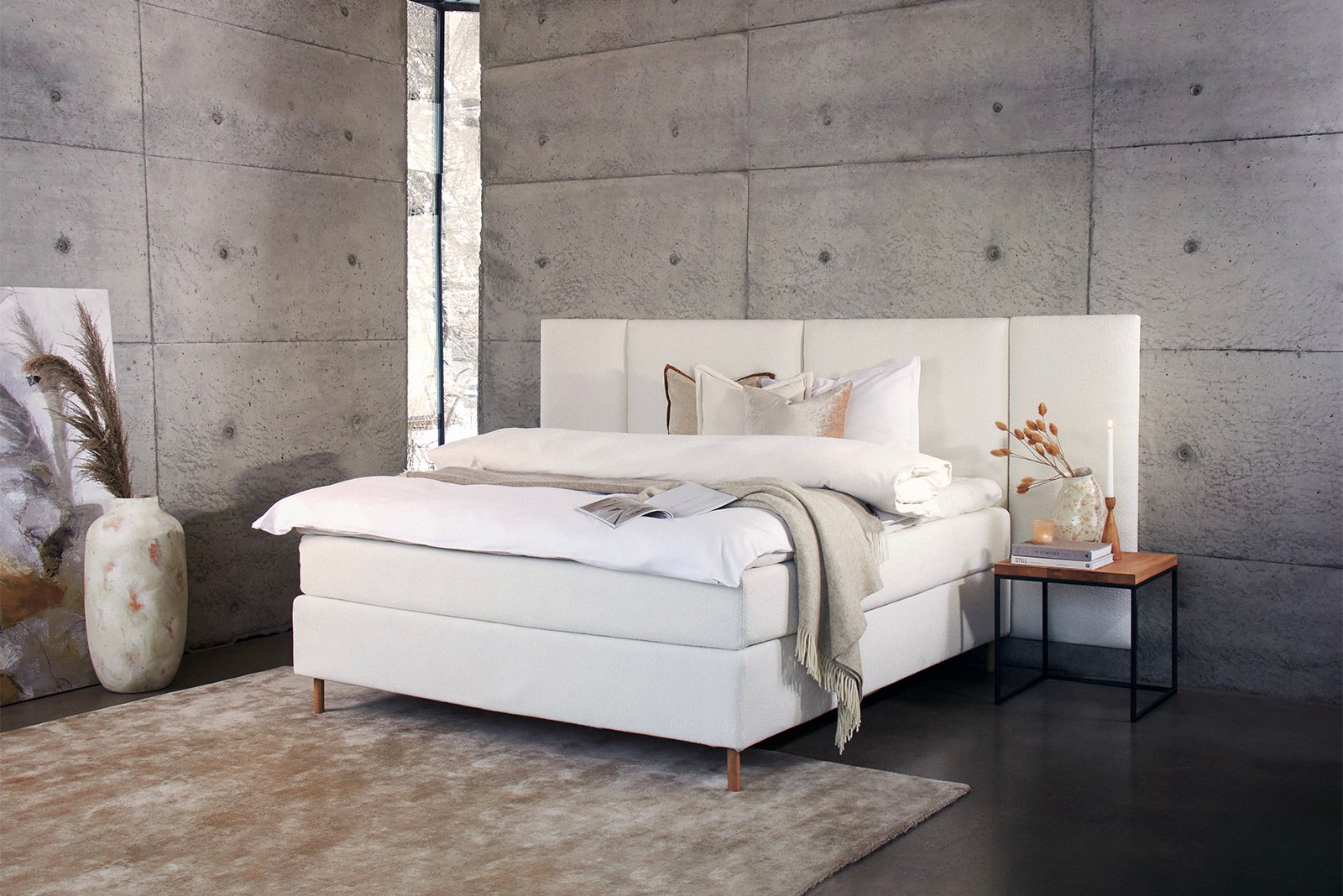 Premium LUX 200 kontinentalseng 180x210 cm i tekstil Bris 101 hvit med fast/fast fasthet, Premium LUX 200 overmadrass med tekstilkant og runde ben hvitoljet eik 15 cm