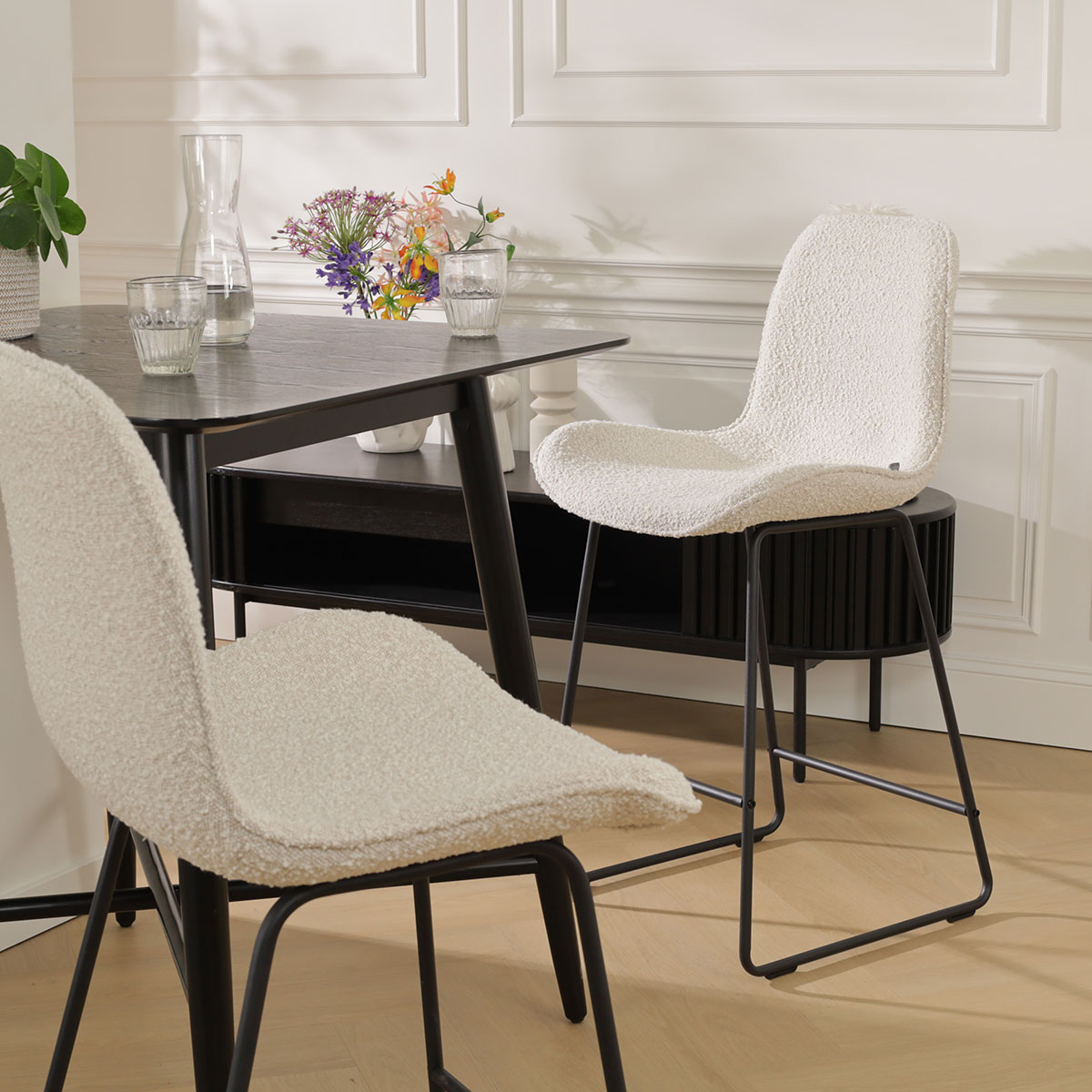 Barkruk Nino-Fé bouclé beige - zwart onderstel -  65 cm