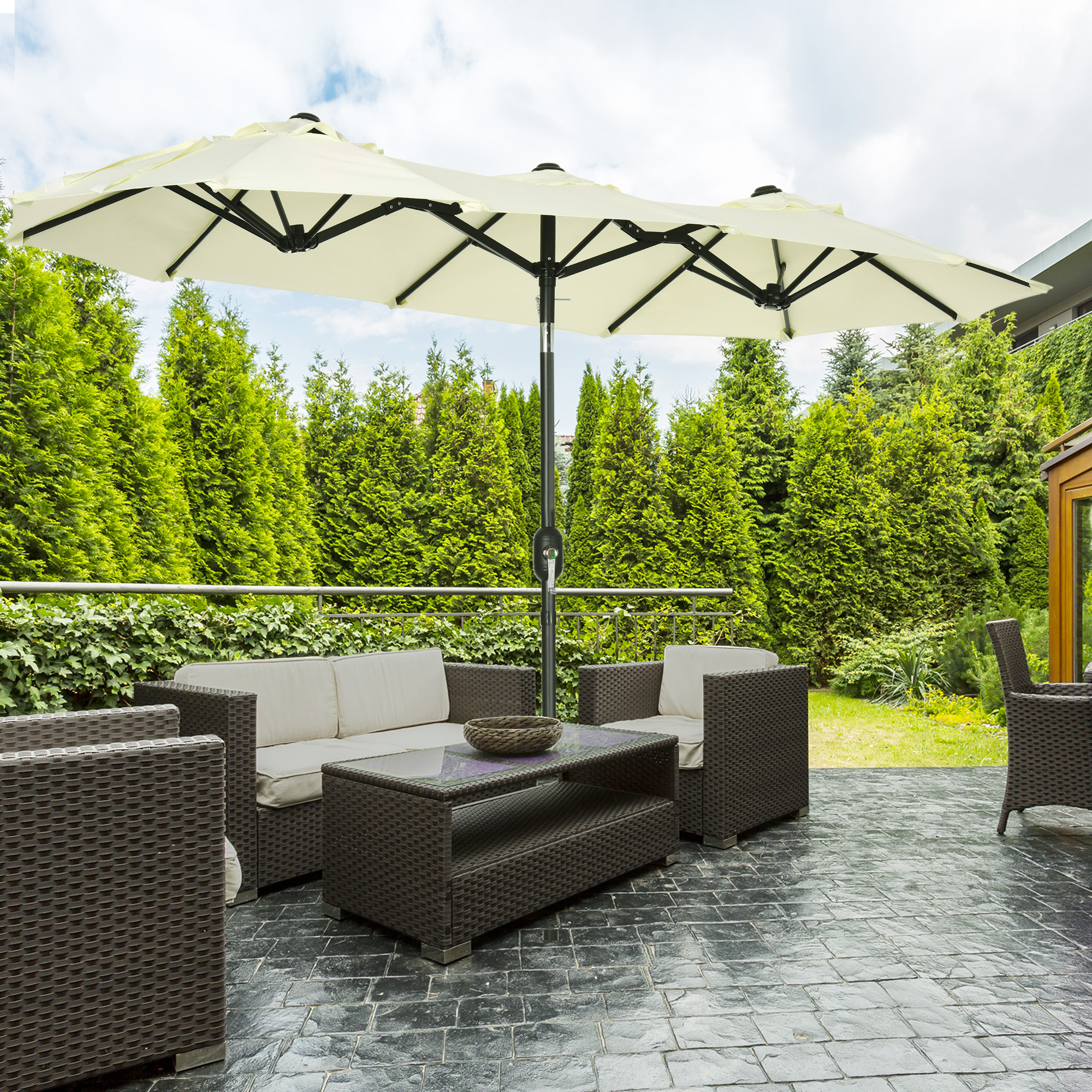Guarda-sol duplo Outsunny 285x147x227 cm para jardim, com inclinação de 45°, manivela, varetas de aço e 3 orifícios de ventilação, ideal para terraço, varanda e piscina. Cor bege.