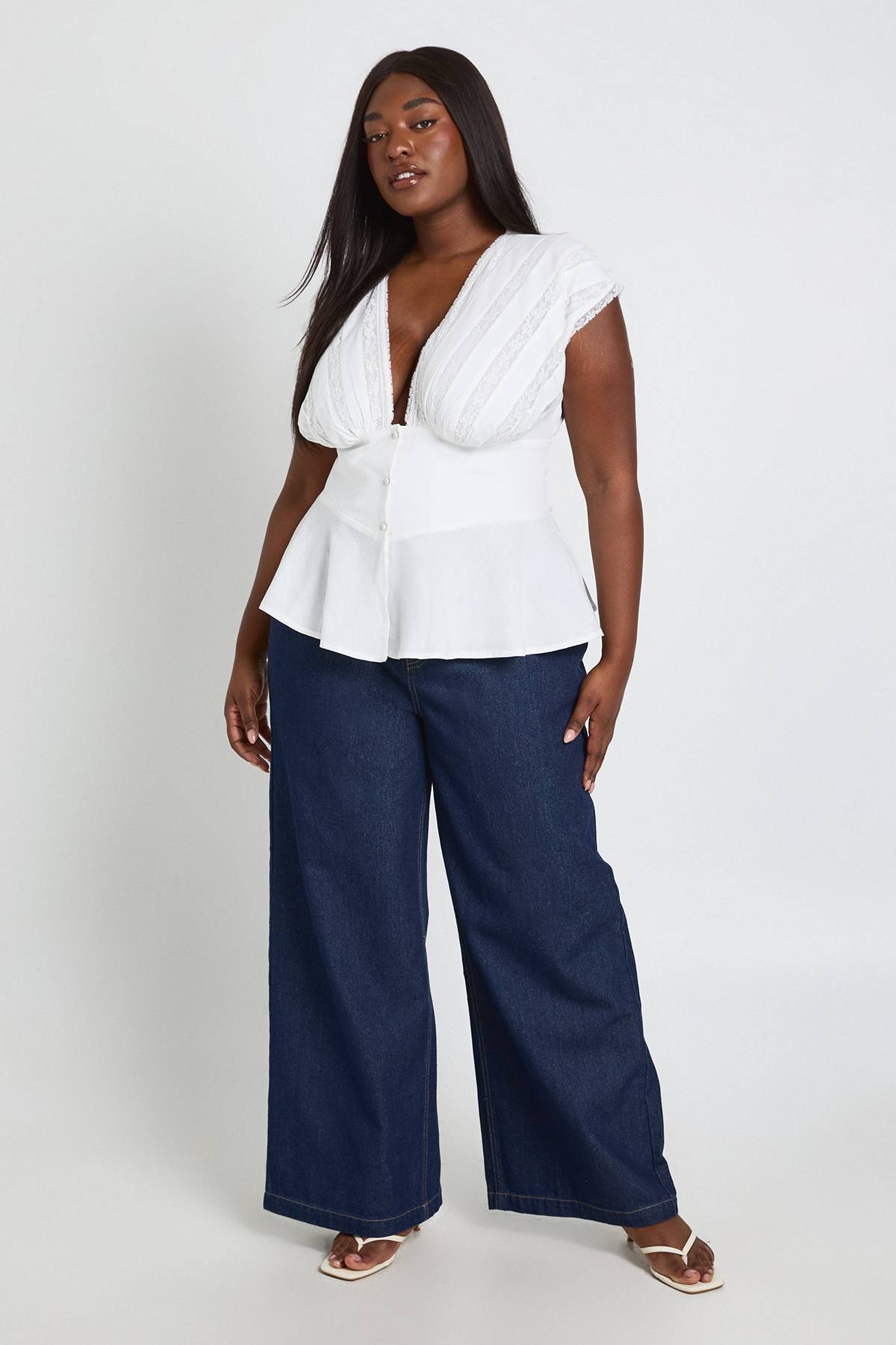 boohoo Haut Smocké Grande Taille Avec Détails De Dentelle Tissée