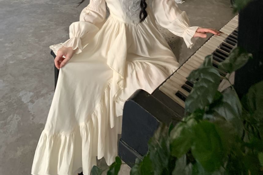 Nebbia - Asymmetrische maxi-A-lijnjurk met lange mouwen en ruches