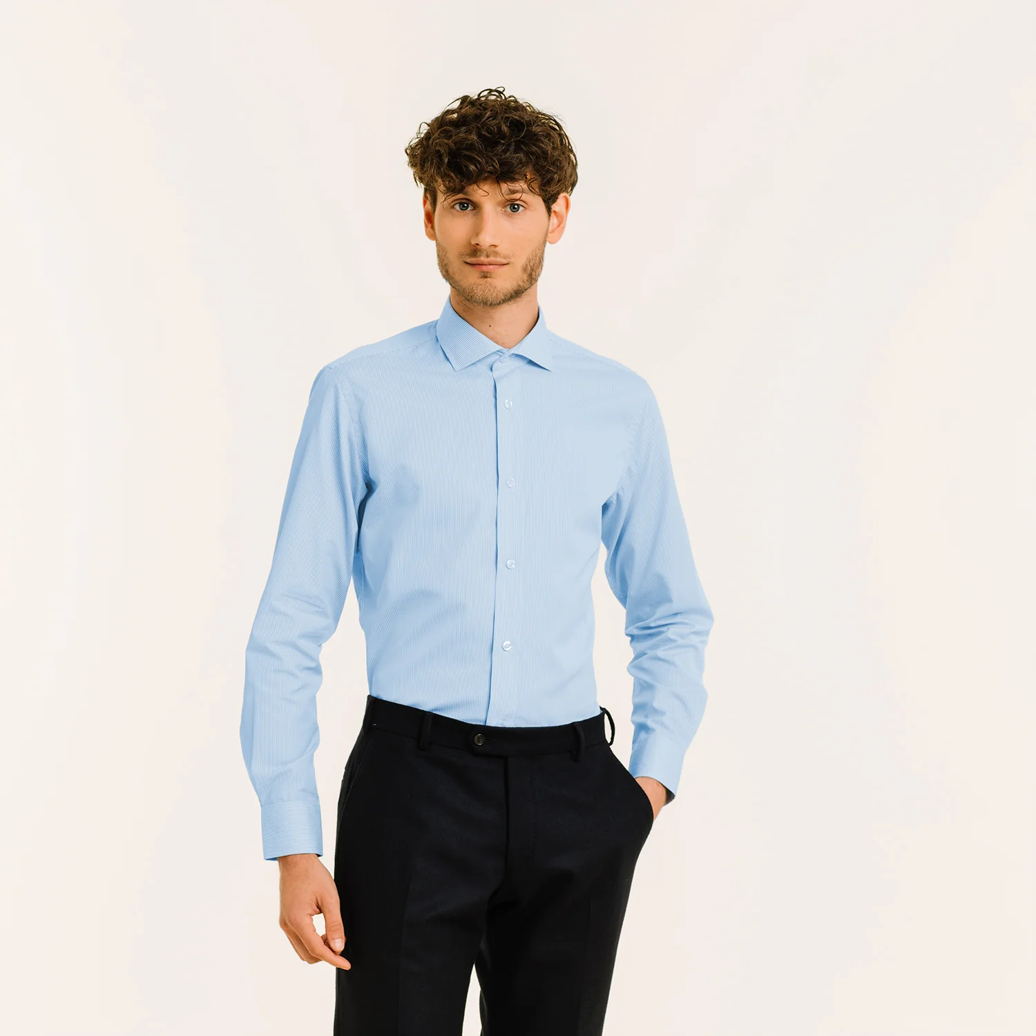 Fitted shirt in double-twisted poplin with small blue stripes