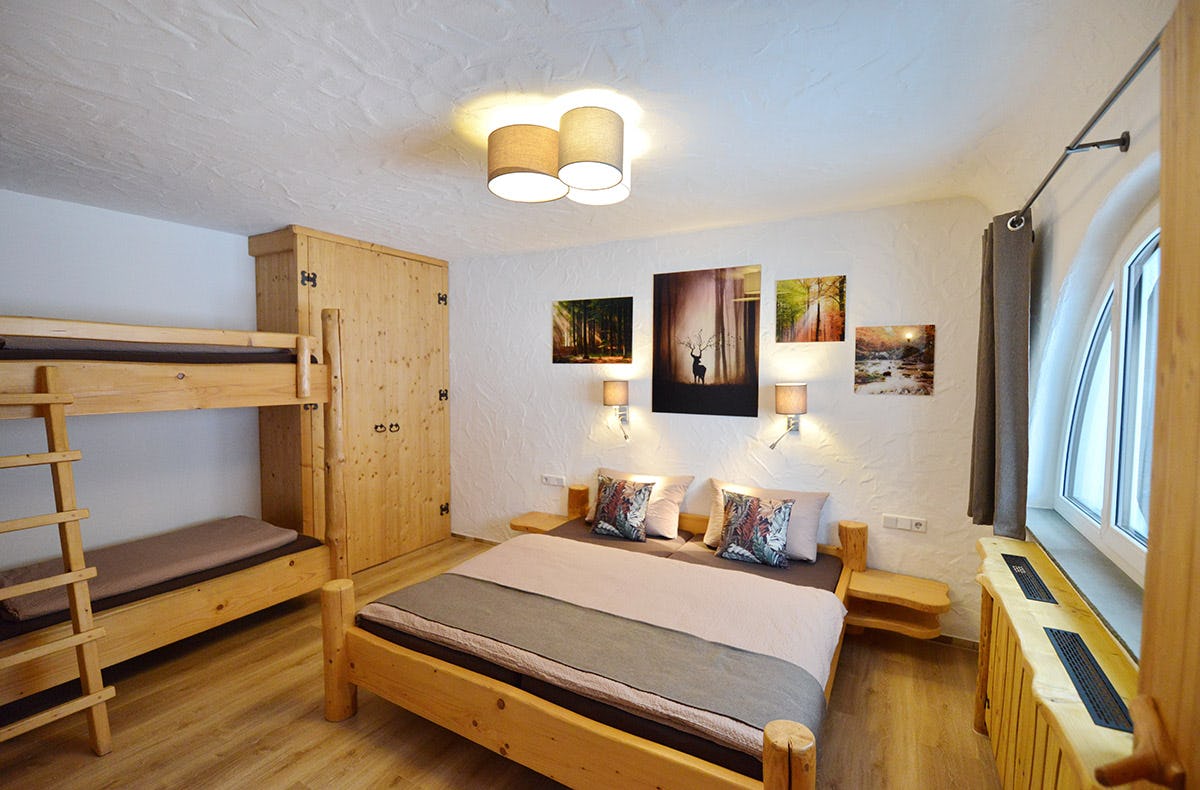 Übernachten im einzigartigen Erdhaus im Feriendorf Auenland für 2 (3 Nächte)