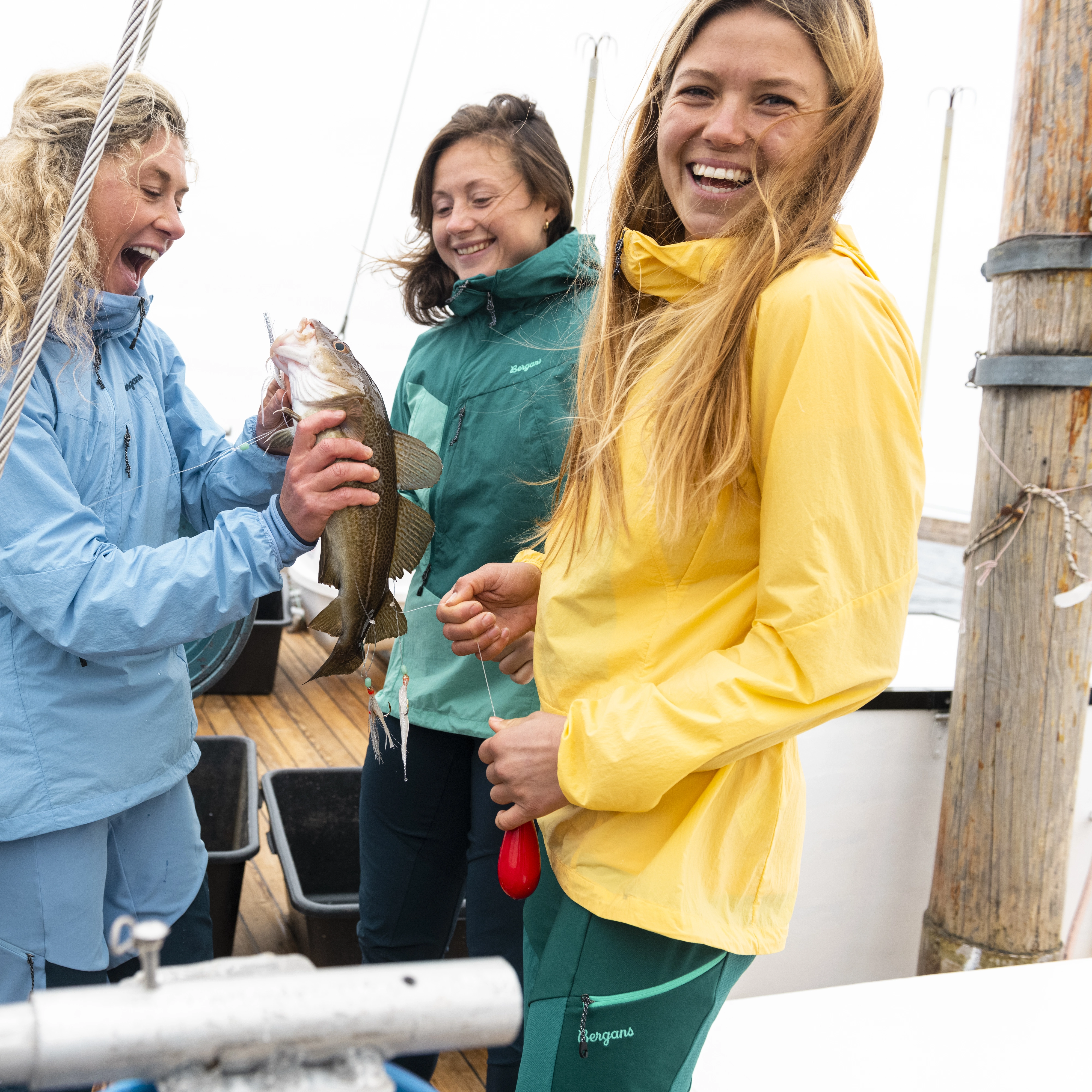 Tind Windbreaker Anorak Women Buttercup Yellow
