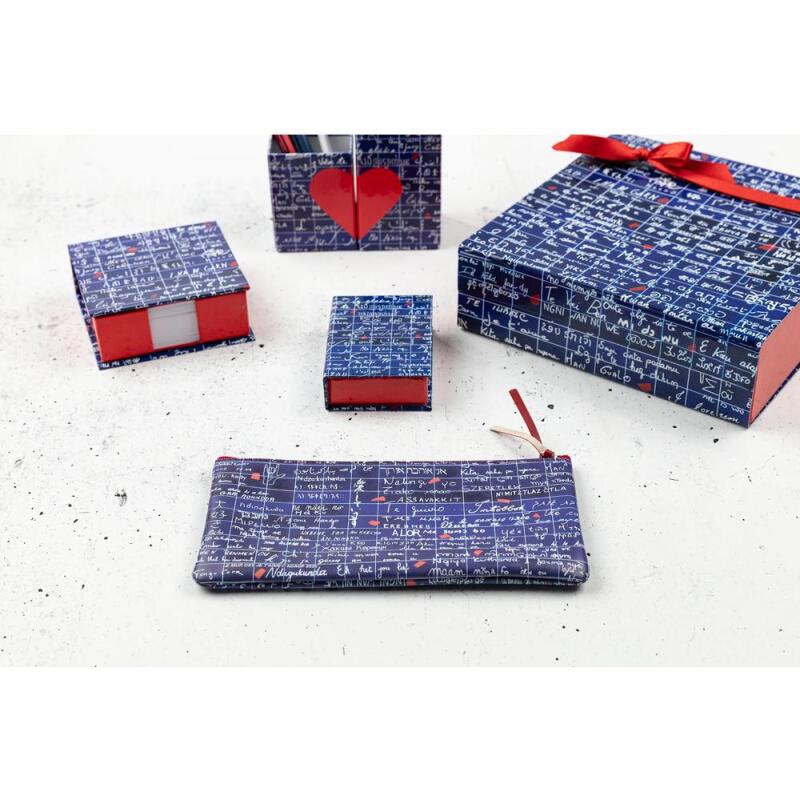 Le Mur des Je t'aime, Trousse plate en simili cuir 22x11 cm