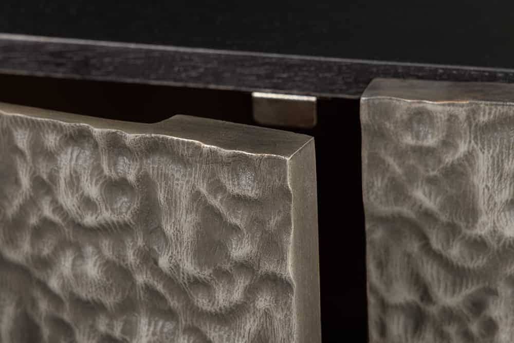 Handgefertigtes Sideboard CROCO 180cm grau schwarz Mangoholz mit 3D Schnitzereien massiv Metall