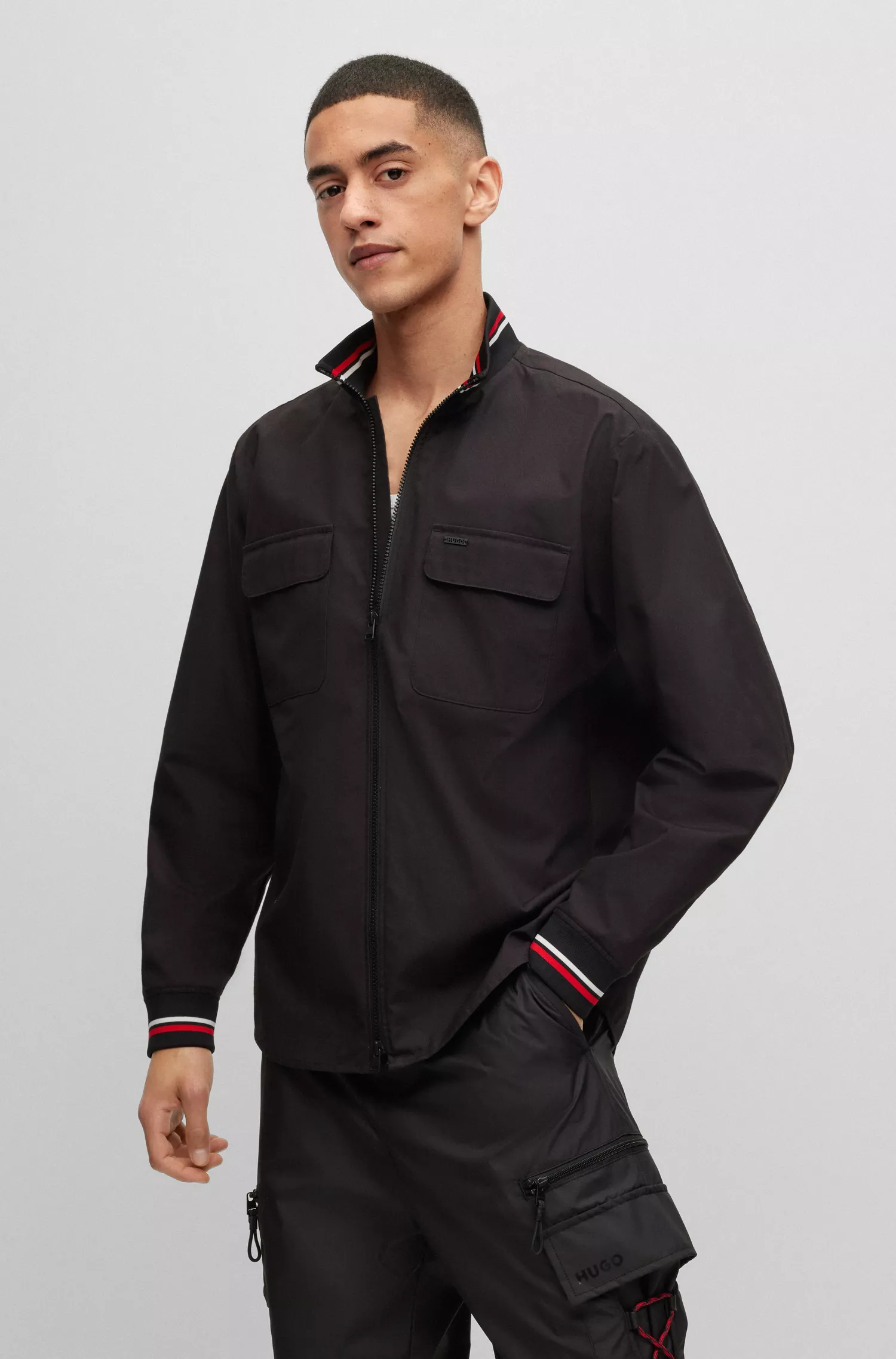 Sobretudo HUGO vermelho, de modelagem oversized e com zíper, em popeline de algodão com toque de papel.
