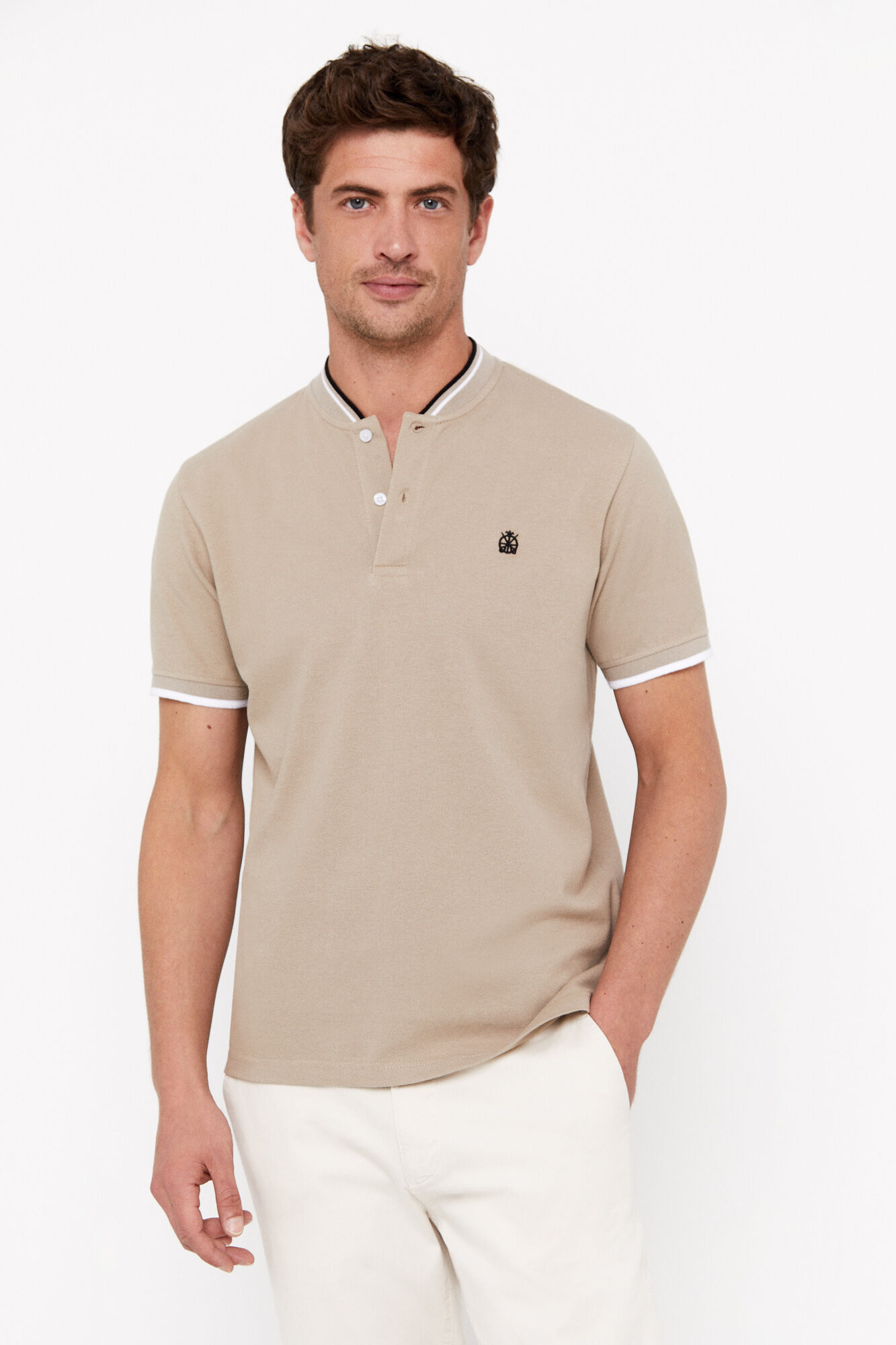 Camisa polo com gola bomber - Bege