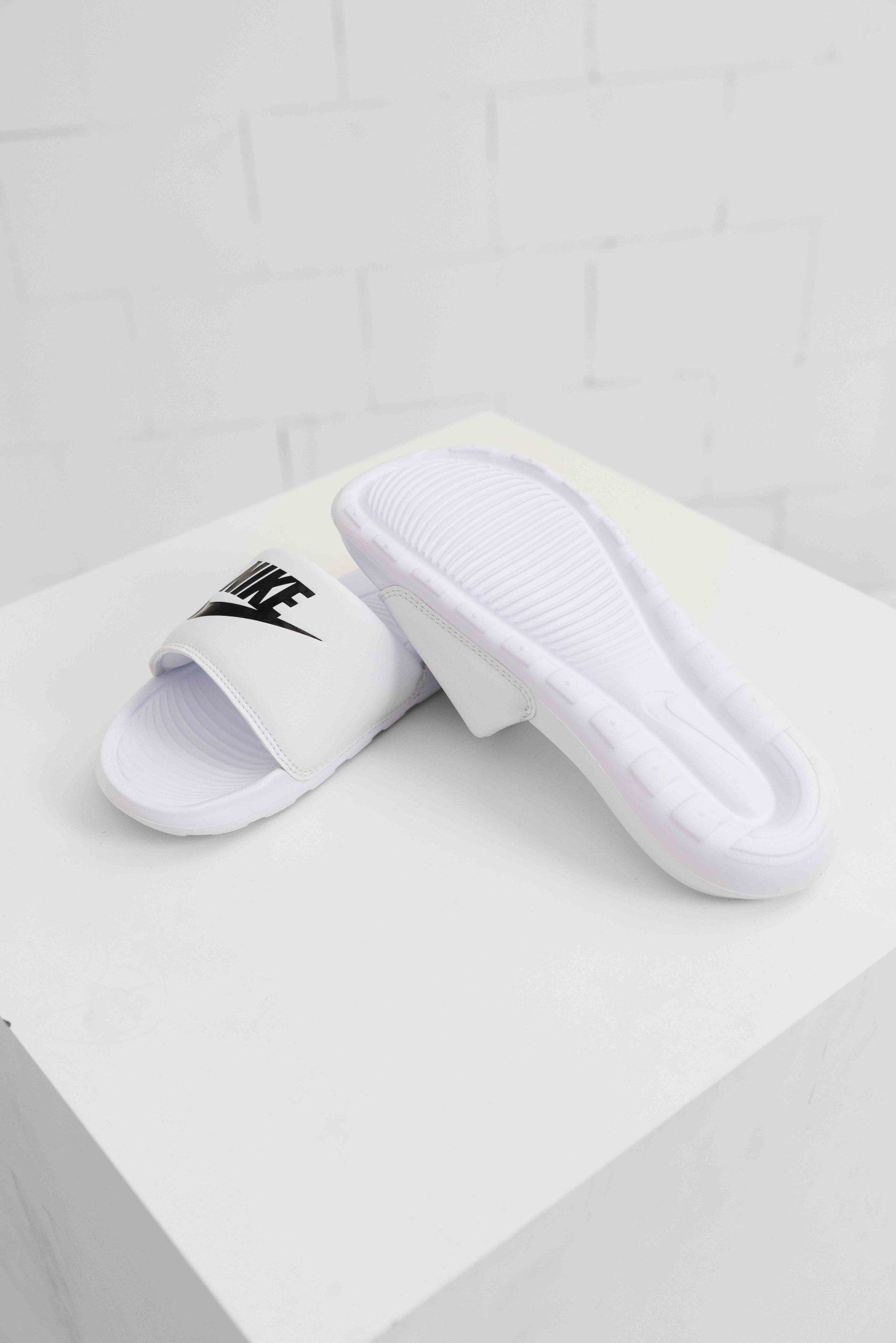 Nike Victori One Slide Dames Wit