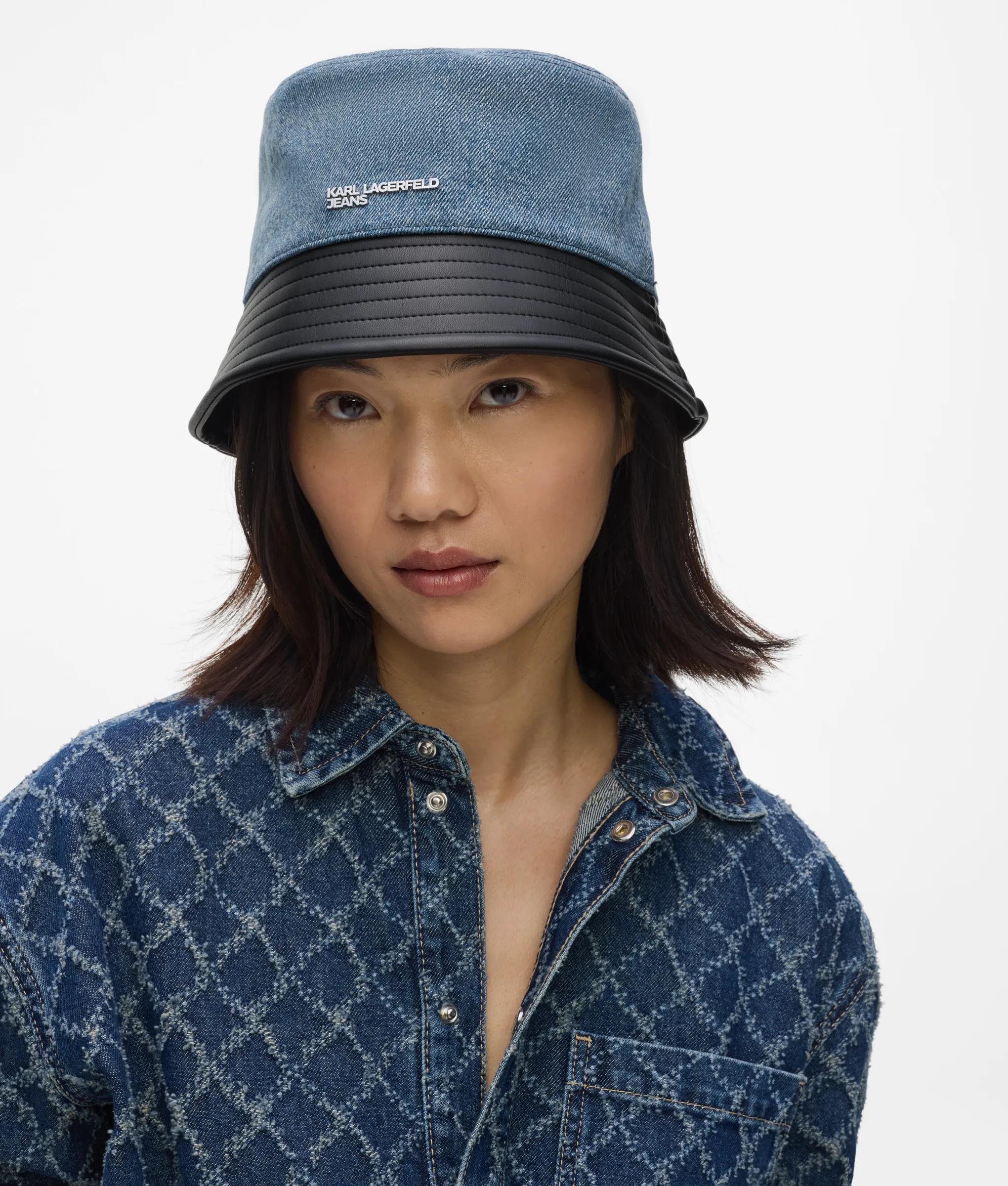 Vissershoedje van kunstleer en denim