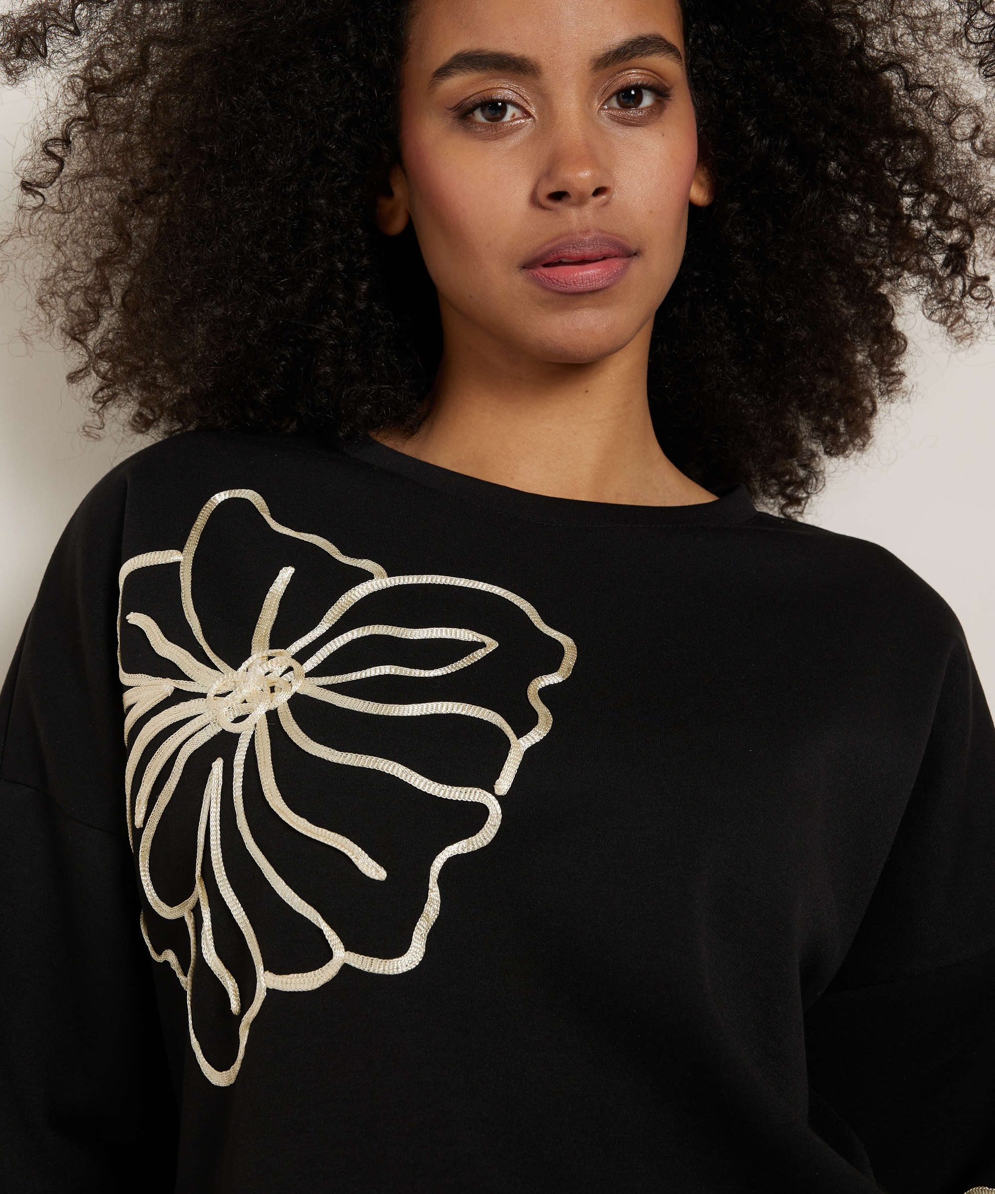 trui met bloem embroidery