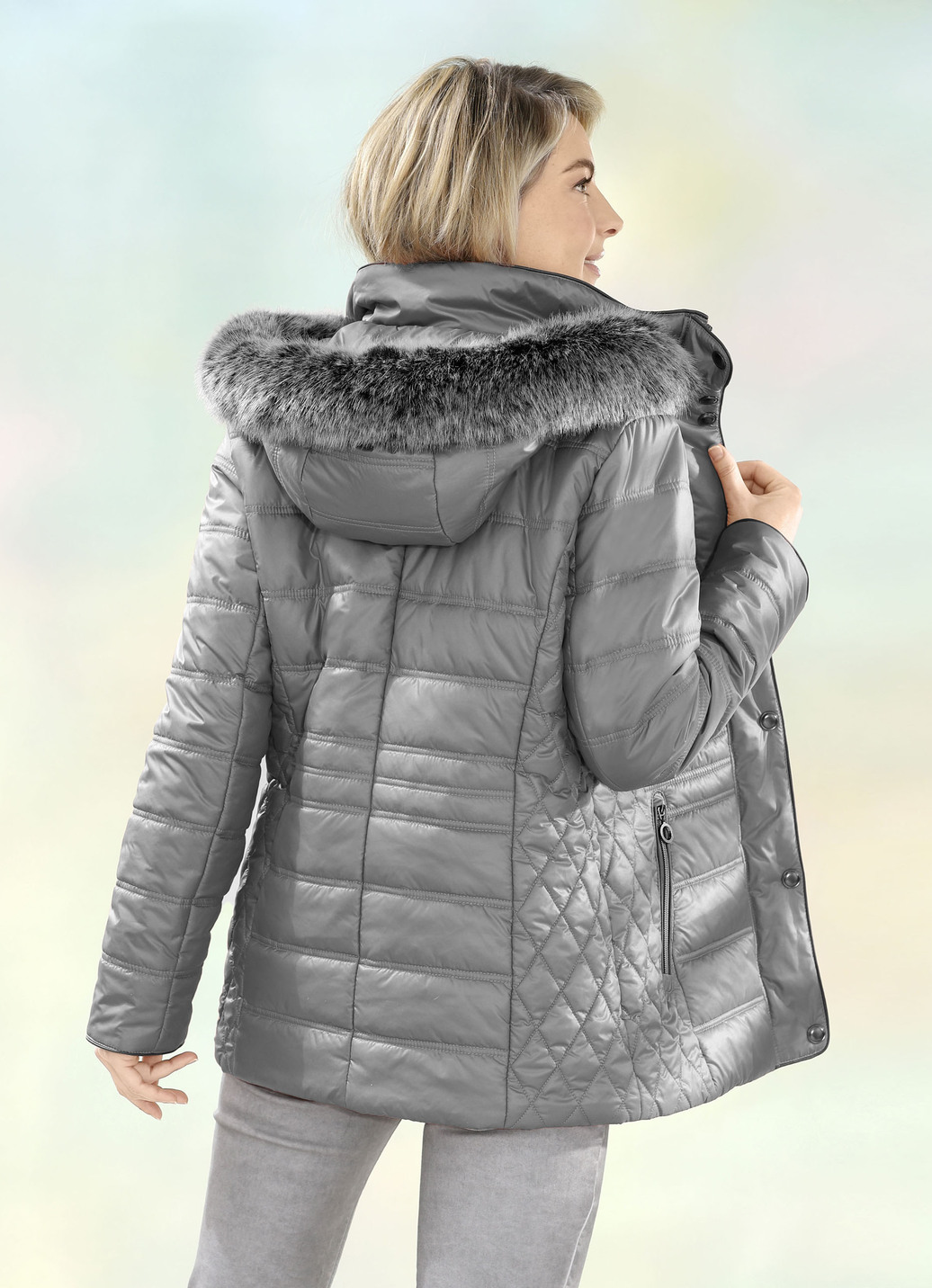 Jacke mit abnehmbarer Kapuze