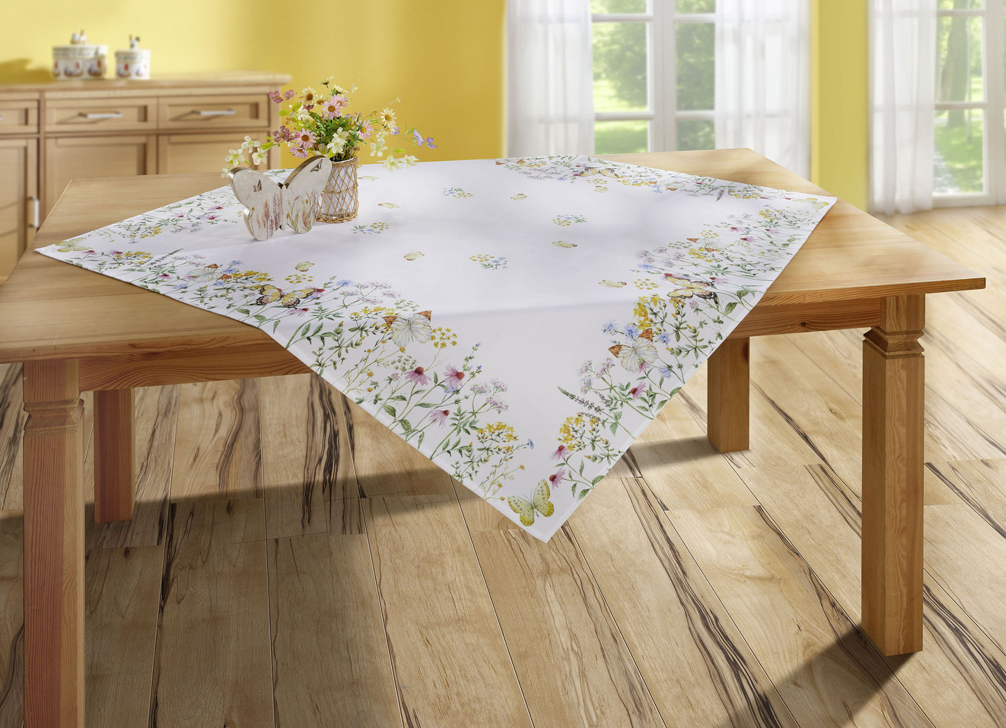 Herrliche Tischdecke mit Frühlingsmotiven