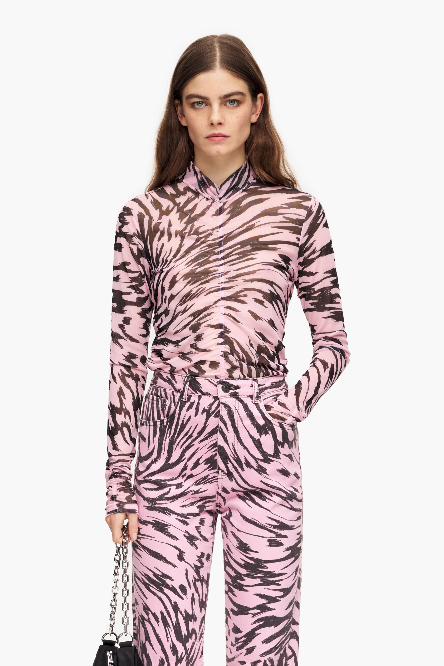 Camiseta justa com estampa de asas de borboleta rosa