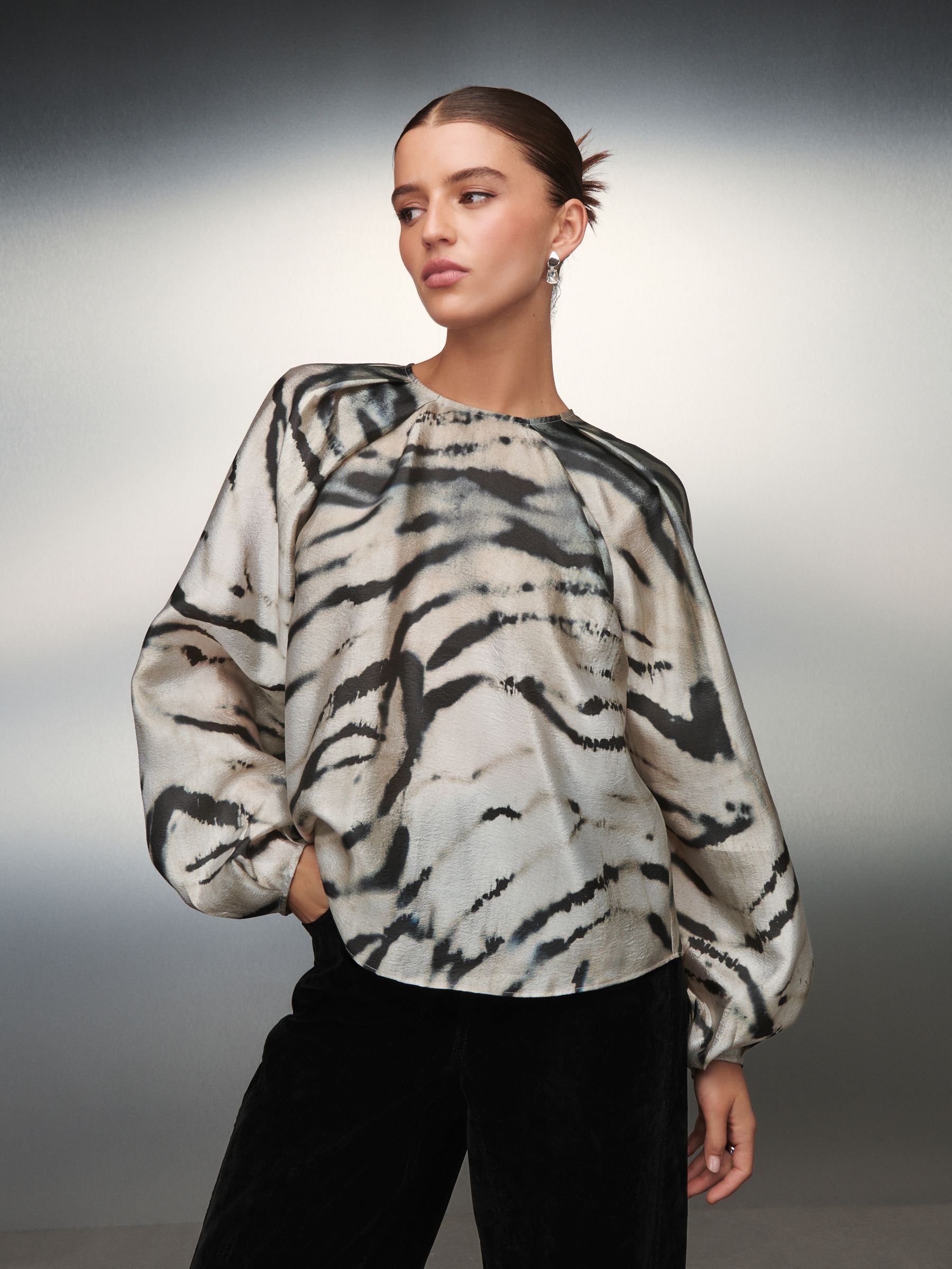 White/Black Zebra Print - Blouse met volumineuze lange mouwen