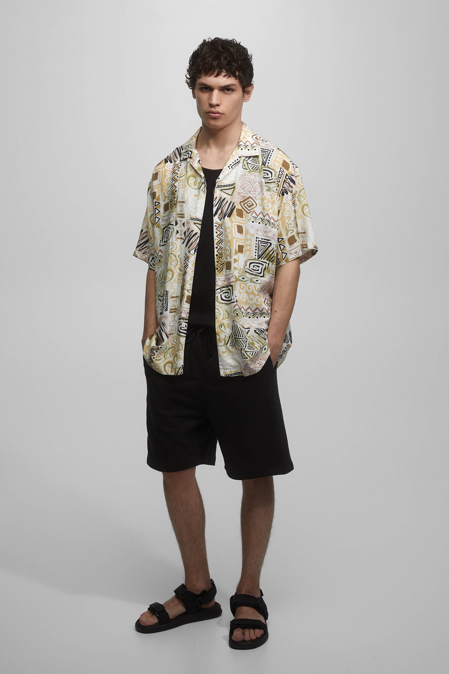 CAMISA ESTAMPADA DE MANGA CURTA - BRANCA SUJA