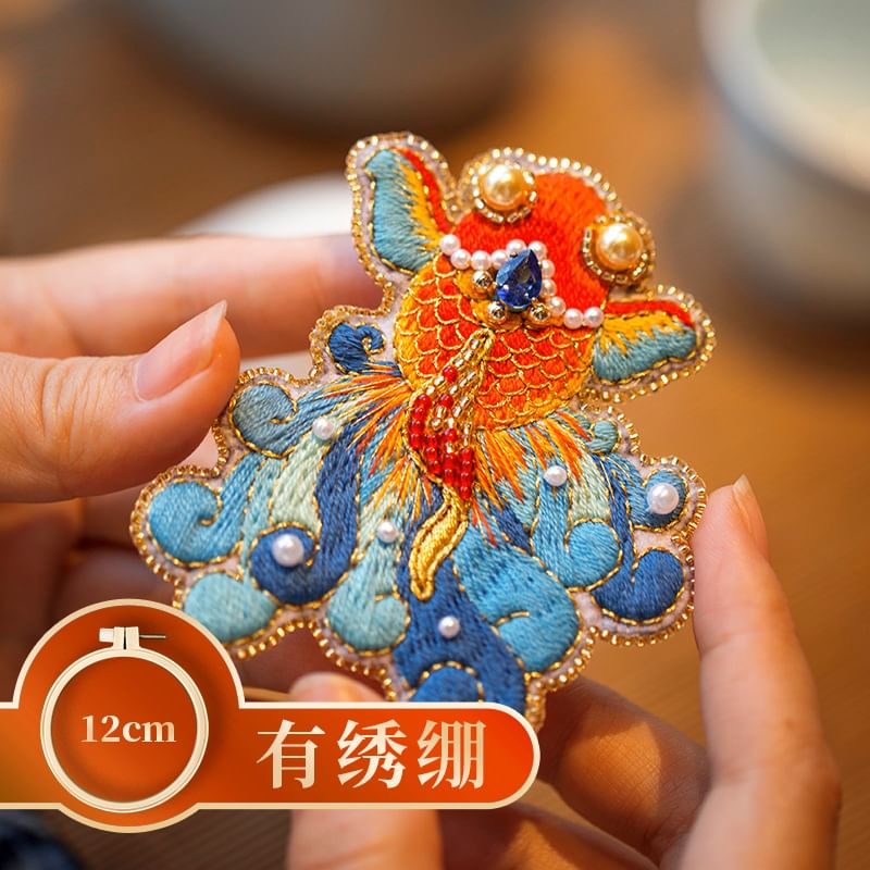 Embroidery Kingdom - Goudvis DIY Borduurpakket / Frame / Set