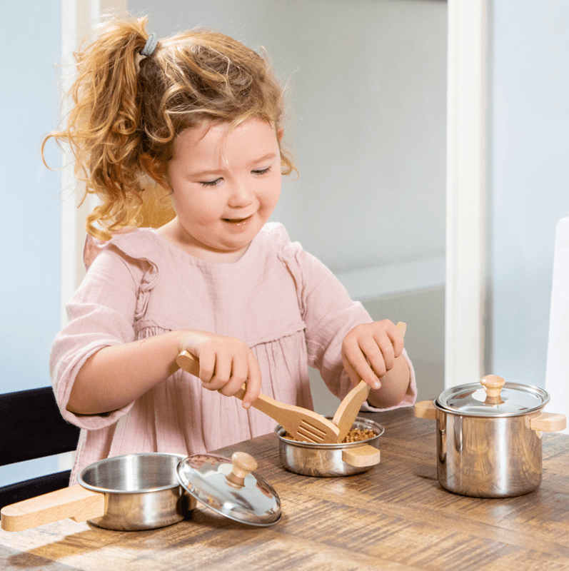 New Classic Toys Sett med Kjøkkenutstyr i Metall og Tre