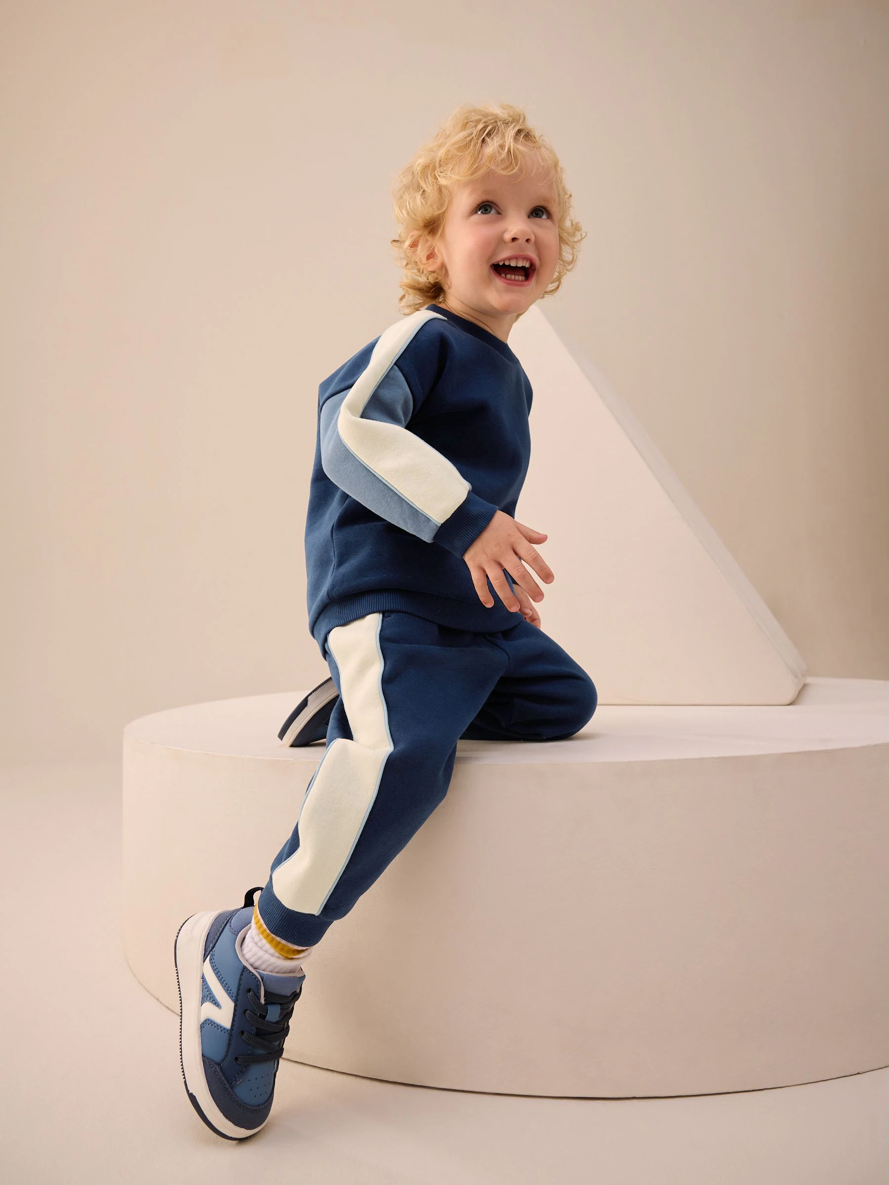 Blauw met kleurvlakken - Set met sweatshirt en joggingbroek (3mnd -7jr)
