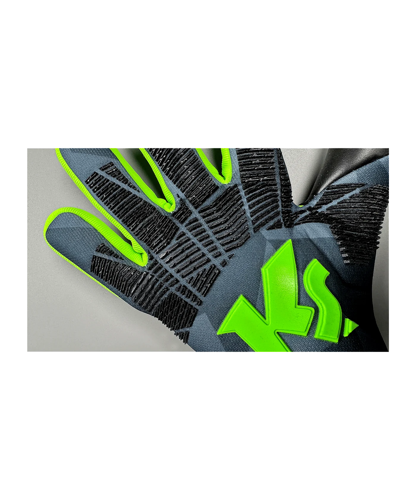 KEEPERsport Varan8 Champ NC Demon Torwarthandschuhe Schwarz