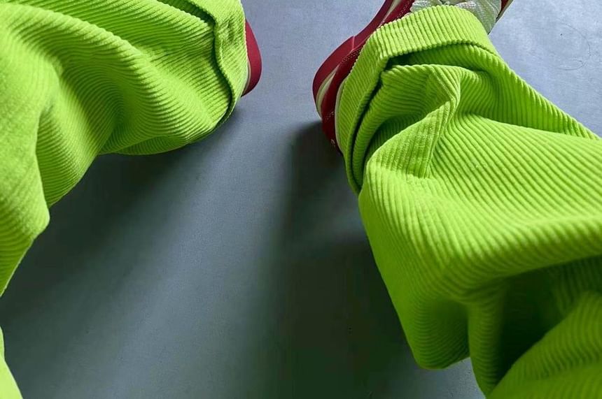 Fabricino - Middelhoge, effen corduroy broek met wijde pijpen