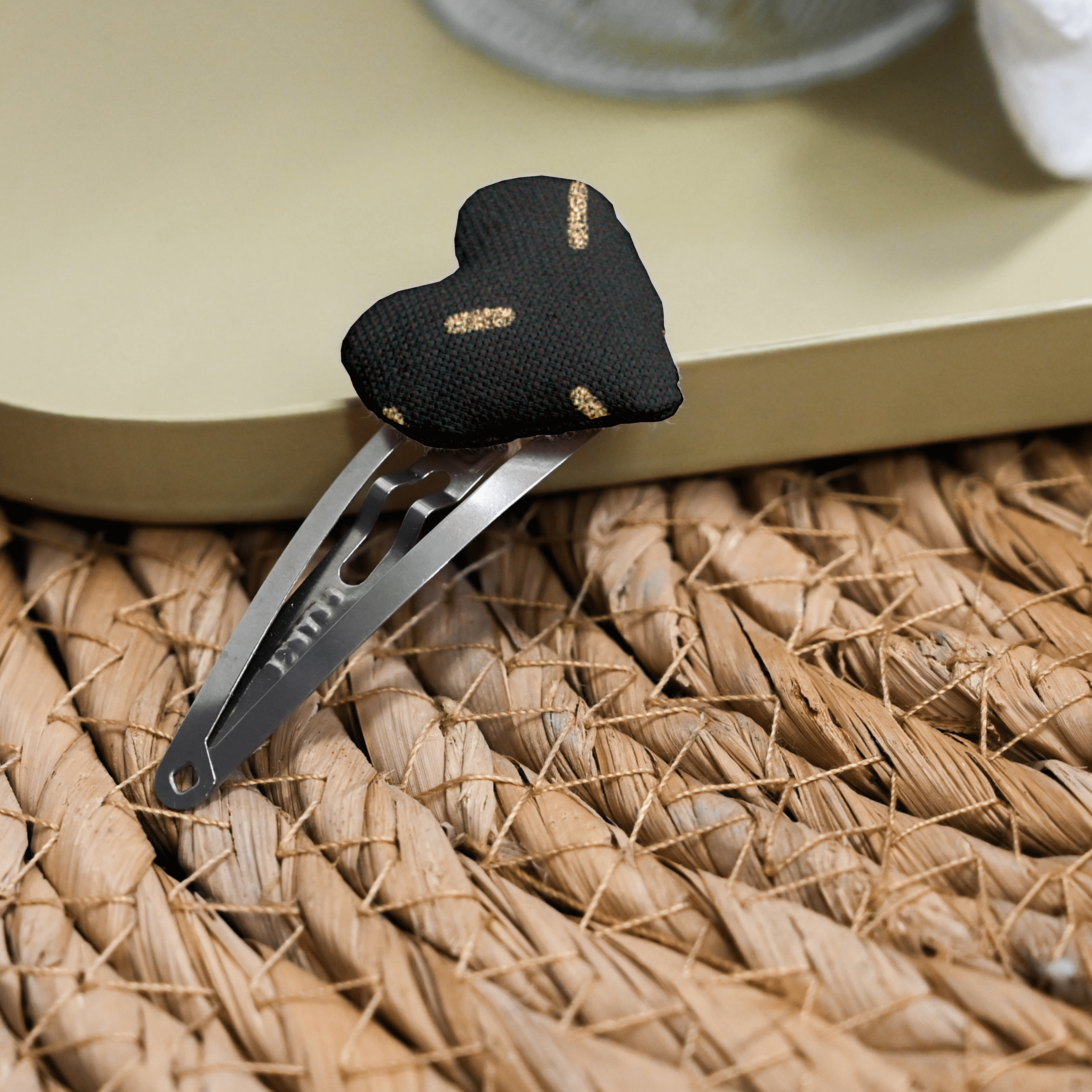 Barrette Clic-Clac Cœur Paille Dorée Noir