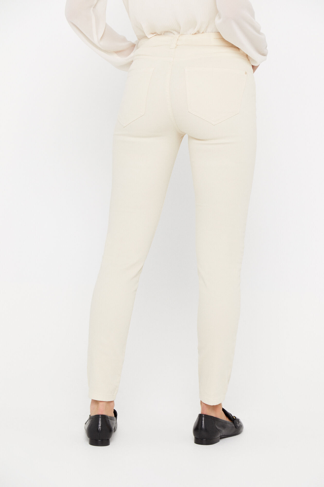 Calça jeans modeladora Sensational Fit - Marfim
