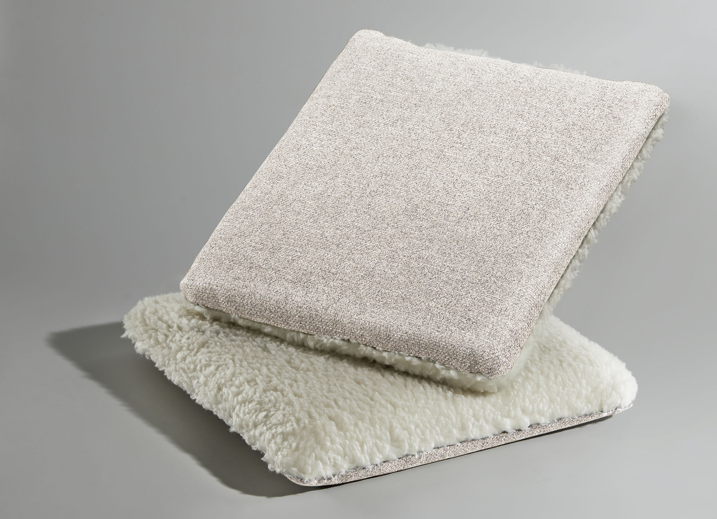 2-in-1 Wohnaccessoires mit wohlig warmem Flor
