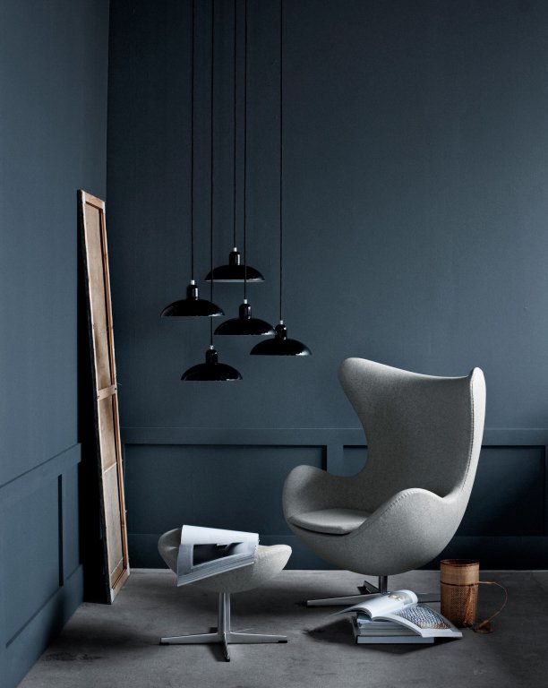 Fritz Hansen Egg Foot Stool voetenbank Grace Walnut, polished aluminium